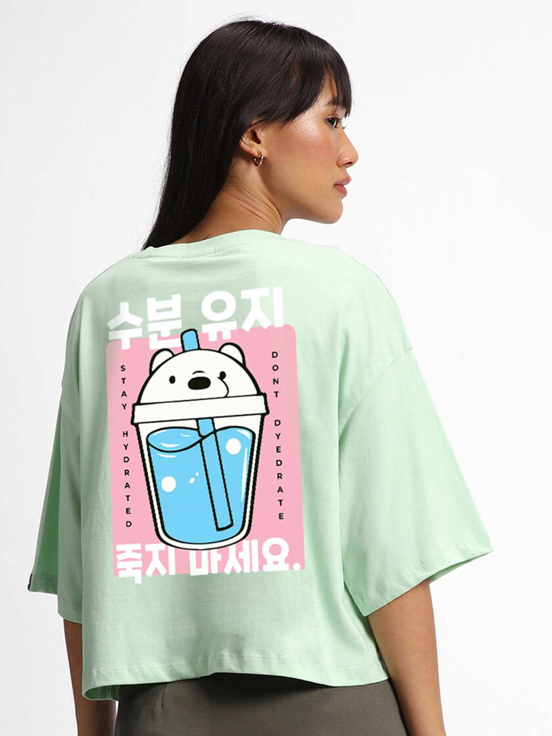 Bewakoof Green Graphic Printed Drop-Shoulder Sleeves Pure Cotton Oversized Crop T-Shirt
Bewakoof Green Graphic Printed Drop-Shoulder Sleeves Pure Cotton Oversized Crop T-Shirt