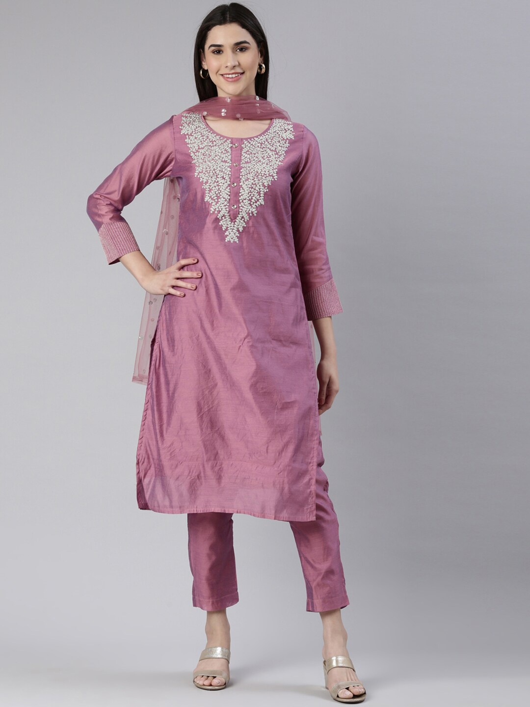 BLACK SCISSOR Ethnic Motifs Embroidered Sequinned Kurta With Trousers & Dupatta, Pink
BLACK SCISSOR Ethnic Motifs Embroidered Sequinned Kurta With Trousers & Dupatta, Pink