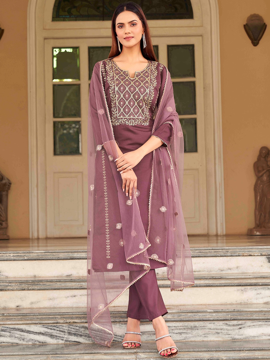 Tikhi Imli Floral Embroidered Sequinned Pure Cotton Kurta With Trousers & Dupatta, Mauve
Tikhi Imli Floral Embroidered Sequinned Pure Cotton Kurta With Trousers & Dupatta, Mauve