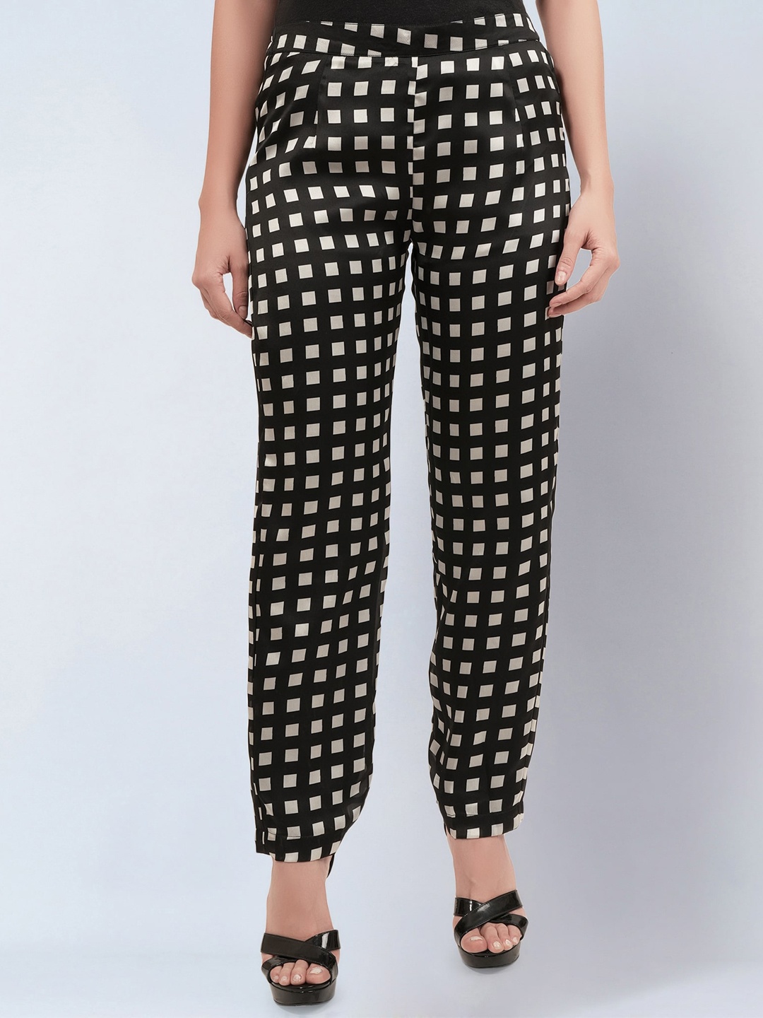 First Resort by Ramola Bachchan Women Smart Geometric Printed Mid-Rise Trousers, Black
First Resort by Ramola Bachchan Women Smart Geometric Printed Mid-Rise Trousers, Black