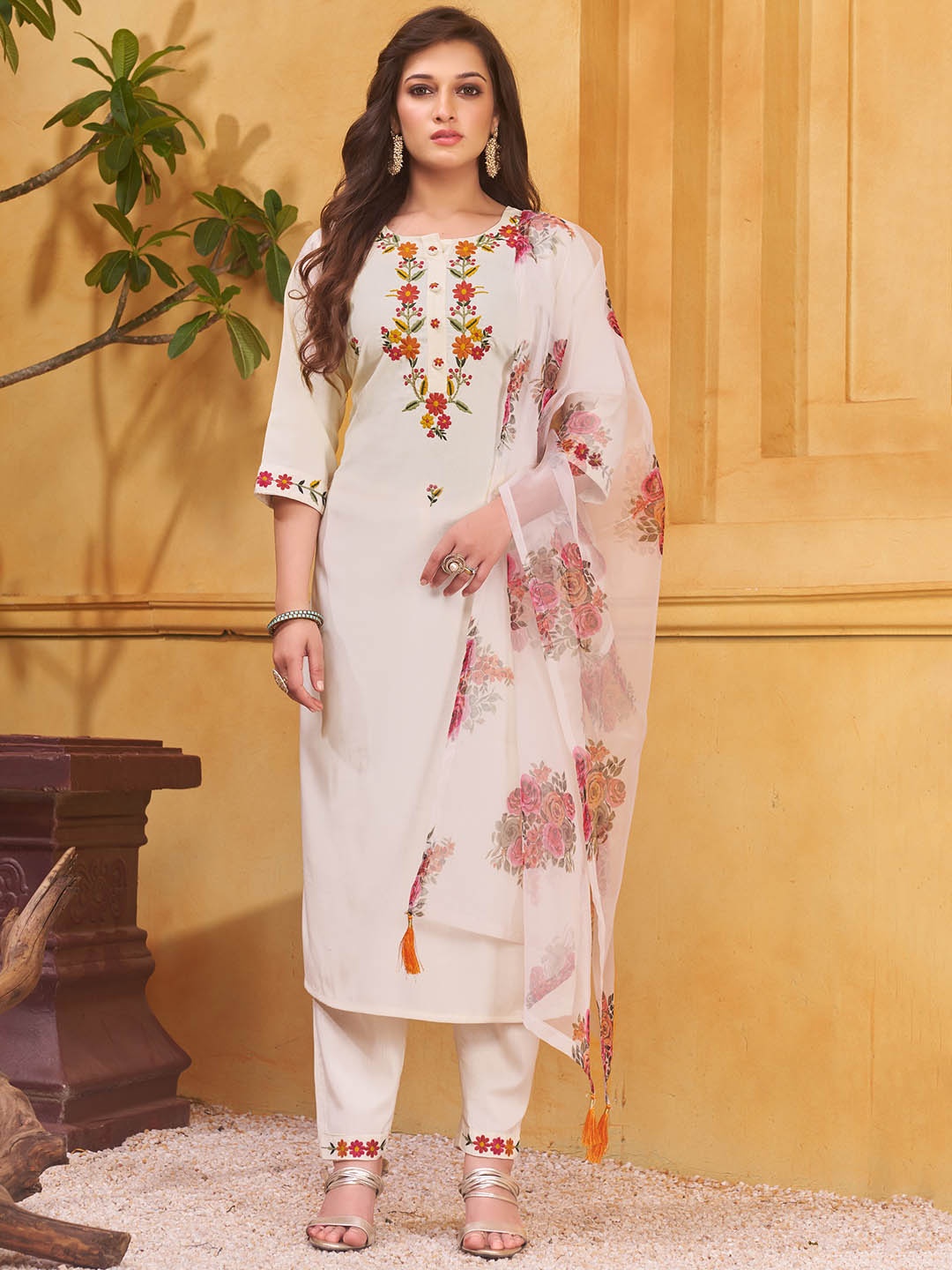 KALINI Floral Embroidered Regular Thread Work Kurta With Trousers & Dupatta, Cream
KALINI Floral Embroidered Regular Thread Work Kurta With Trousers & Dupatta, Cream
