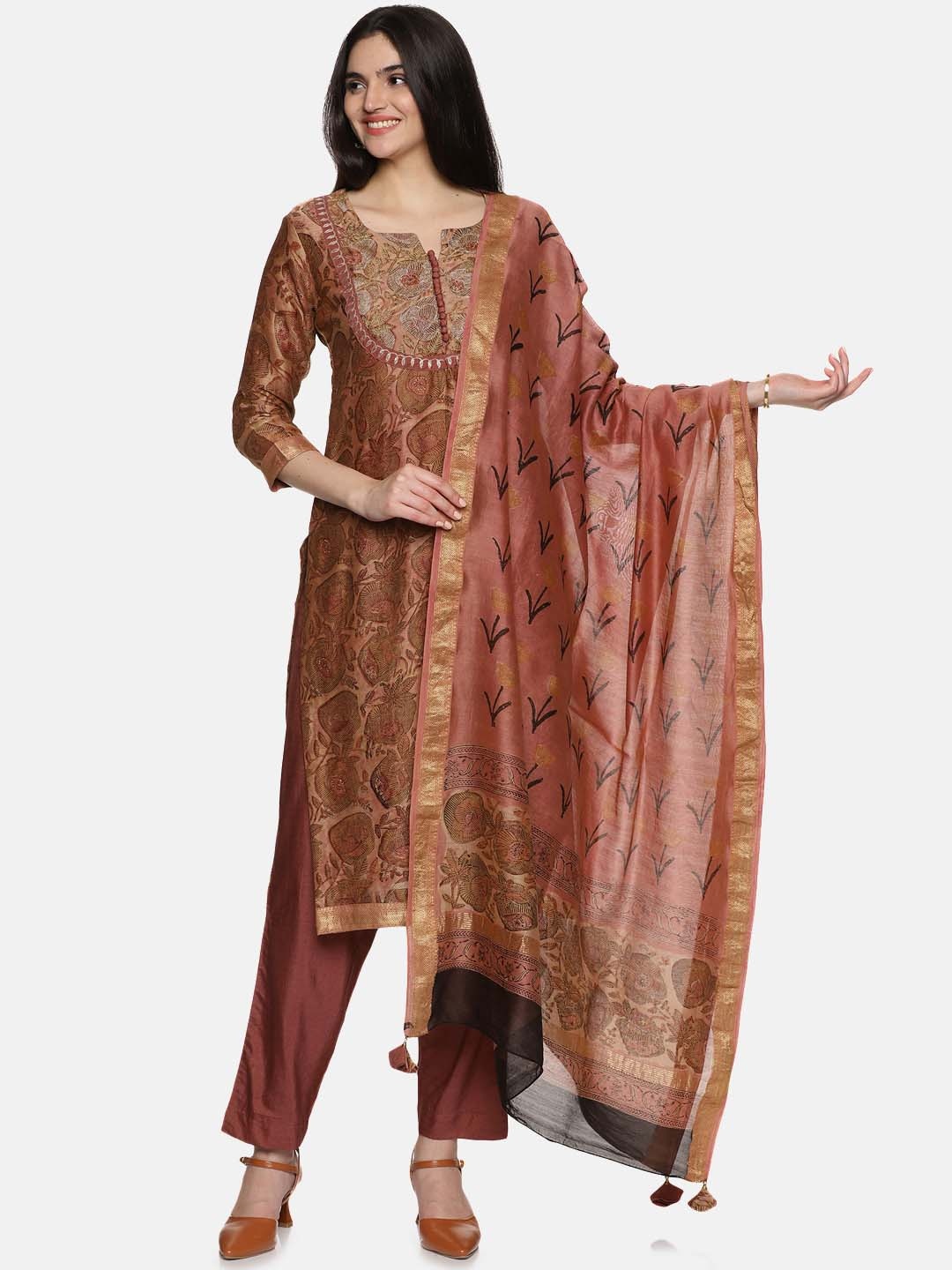 JAIPURIBANNO Ethnic Motifs Printed Regular Thread Work Chanderi Cotton Kurta with Trousers, Brown
JAIPURIBANNO Ethnic Motifs Printed Regular Thread Work Chanderi Cotton Kurta with Trousers, Brown