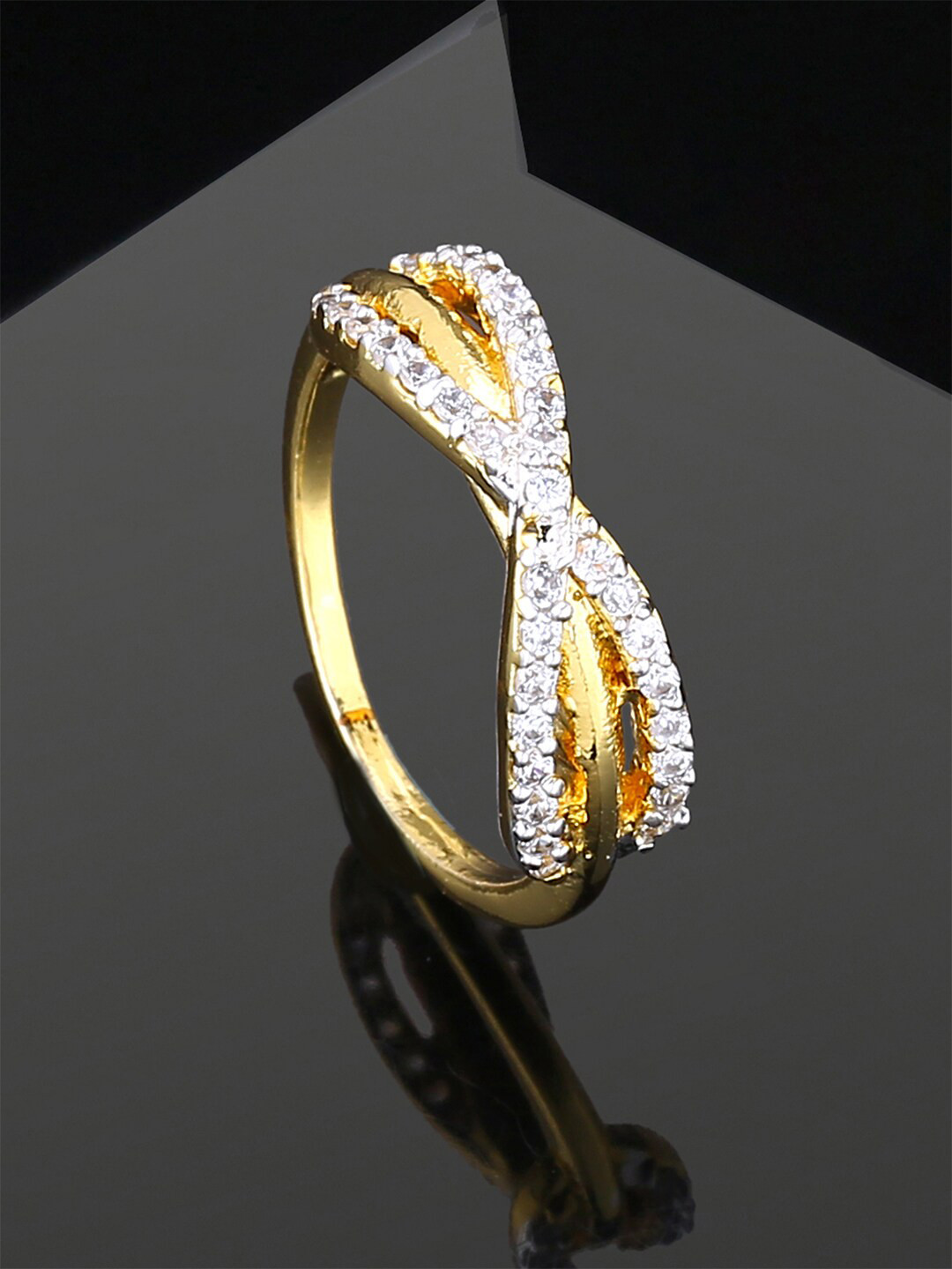 Estele Gold-Plated Cubic Zirconia Finger Ring
Estele Gold-Plated Cubic Zirconia Finger Ring