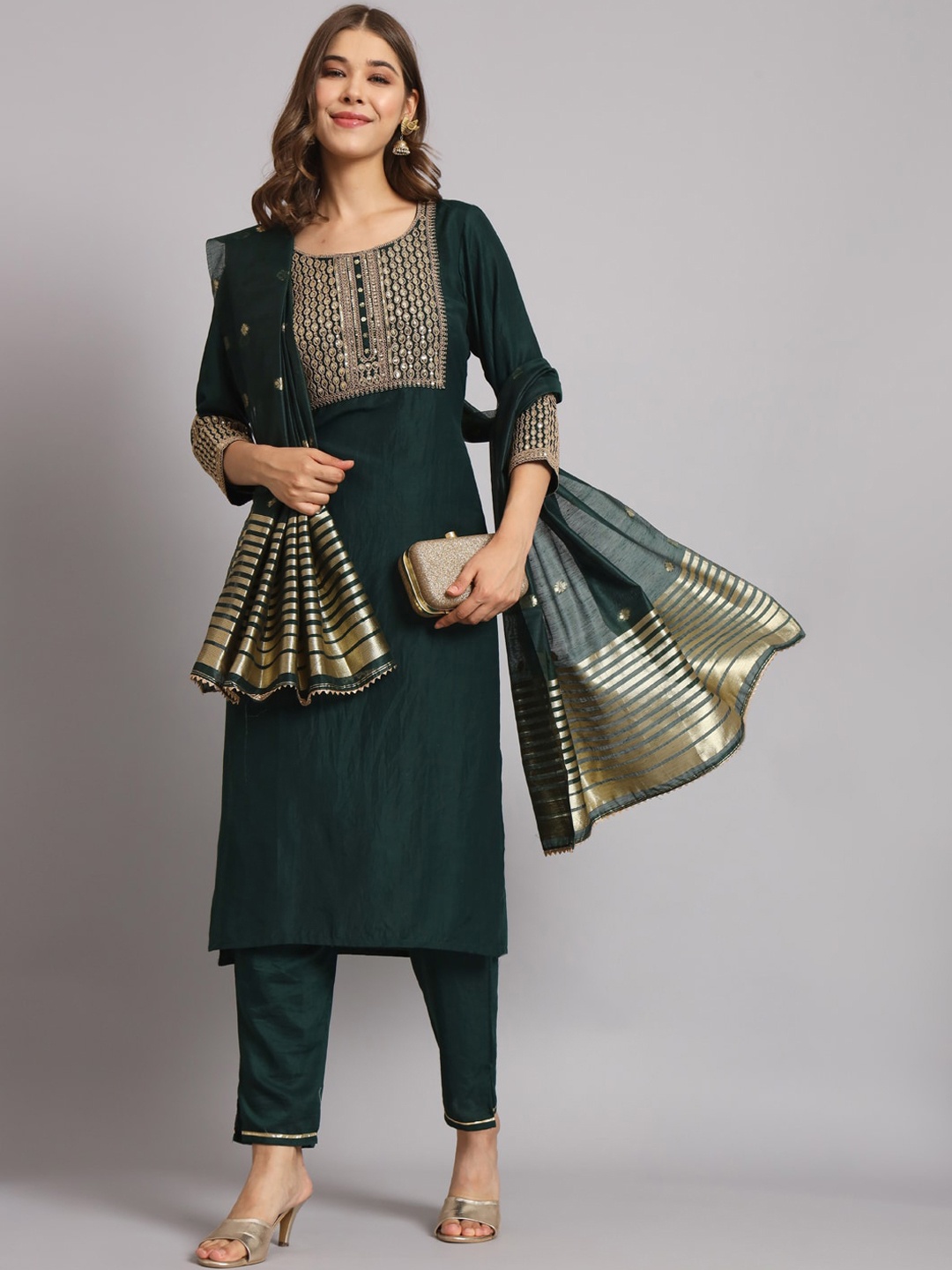 KALINI Ethnic Motifs Embroidered Regular Sequinned Kurta With Trousers & Dupatta, Green
KALINI Ethnic Motifs Embroidered Regular Sequinned Kurta With Trousers & Dupatta, Green