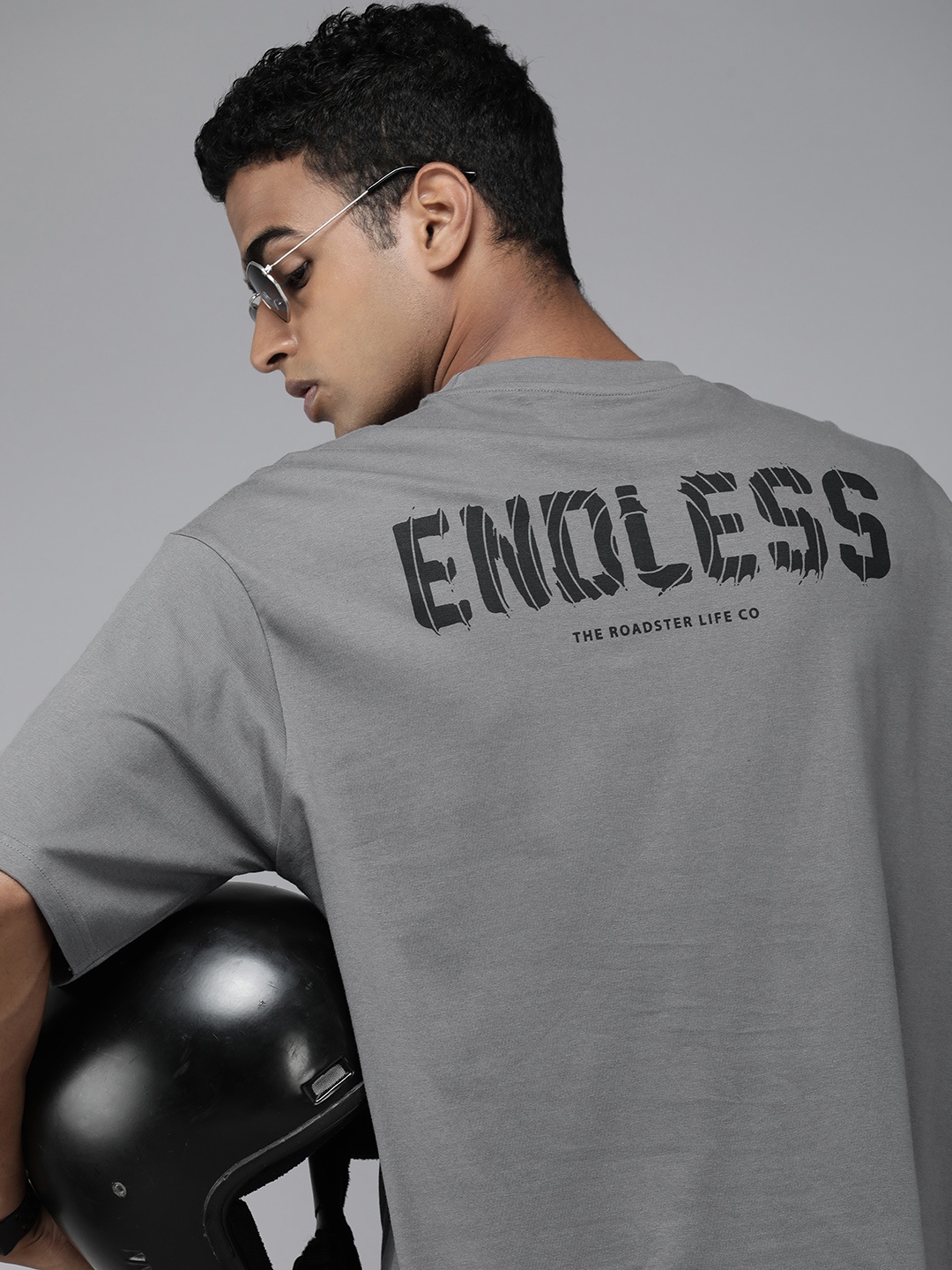 Roadster Men Typography Printed Oversized Drop-Shoulder Sleeves Pure Cotton T-shirt, Grey
Roadster Men Typography Printed Oversized Drop-Shoulder Sleeves Pure Cotton T-shirt, Grey