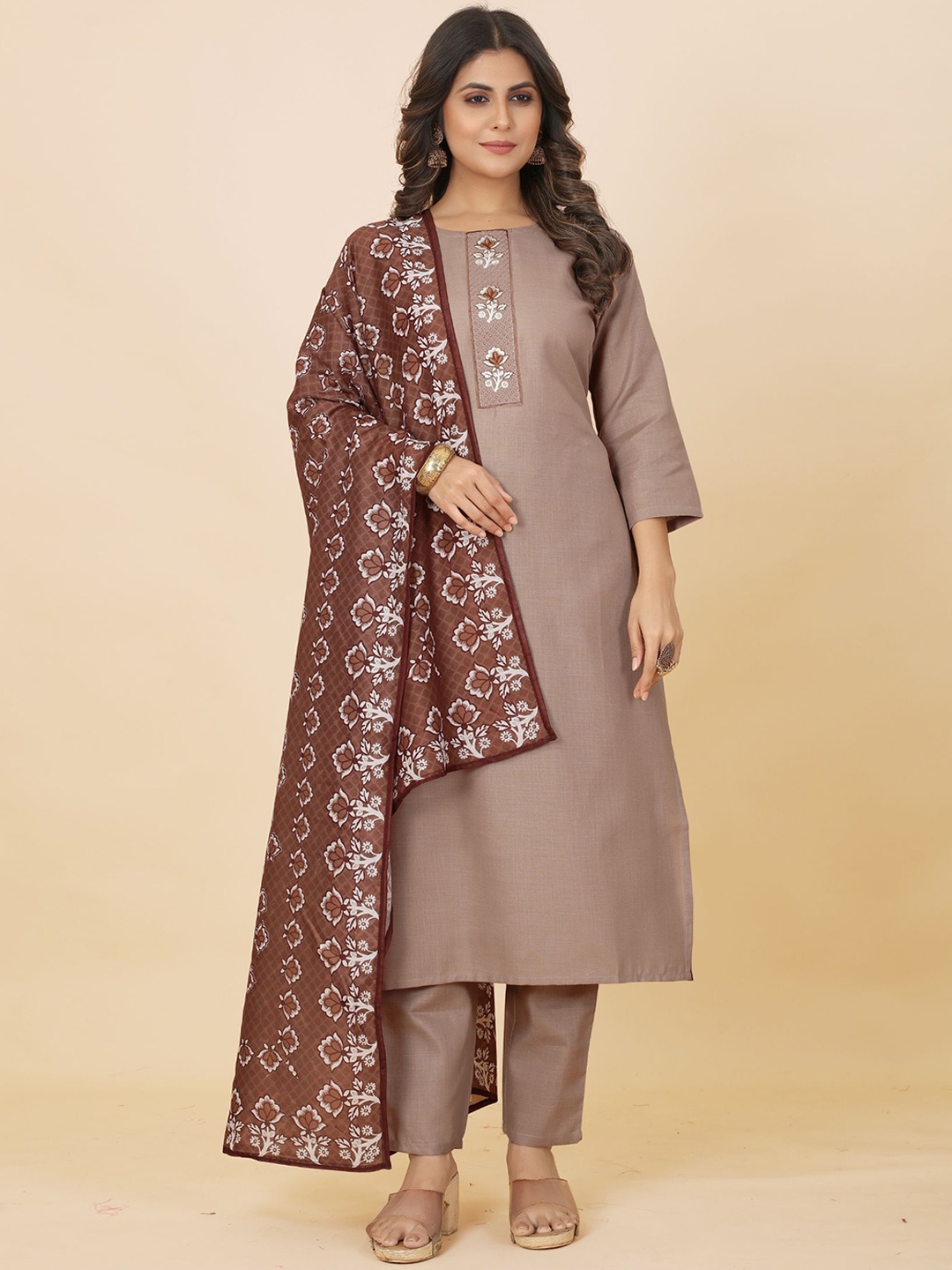 PREMROOP- THE STYLE YOU LOVE Round Neck Straight Kurta Set With Dupatta, Brown
PREMROOP- THE STYLE YOU LOVE Round Neck Straight Kurta Set With Dupatta, Brown