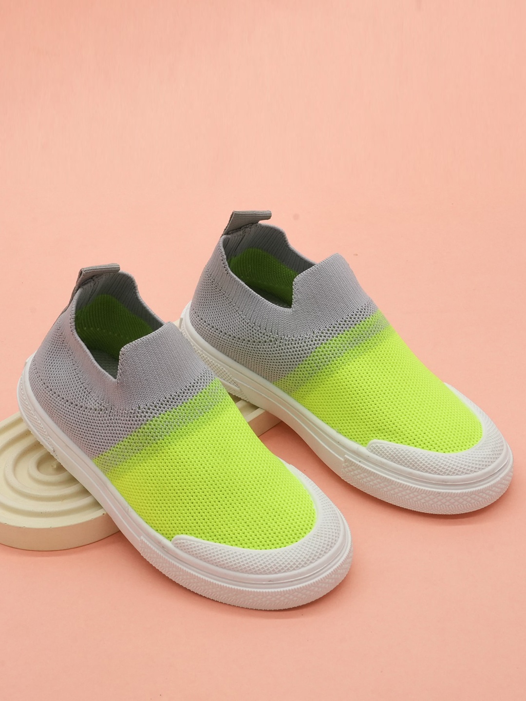 FEETWELL SHOES Kids Colourblocked Comfort Insole Contrast Sole Slip-On Sneakers, Grey
FEETWELL SHOES Kids Colourblocked Comfort Insole Contrast Sole Slip-On Sneakers, Grey