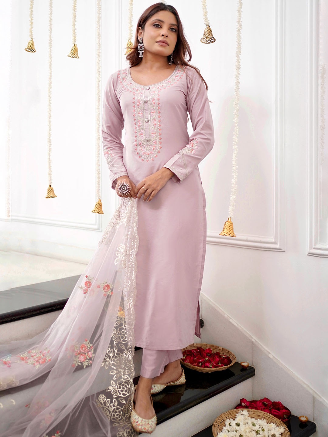 Libas Women Floral Embroidered Regular Sequinned Kurta with Trousers & With Dupatta, Mauve
Libas Women Floral Embroidered Regular Sequinned Kurta with Trousers & With Dupatta, Mauve