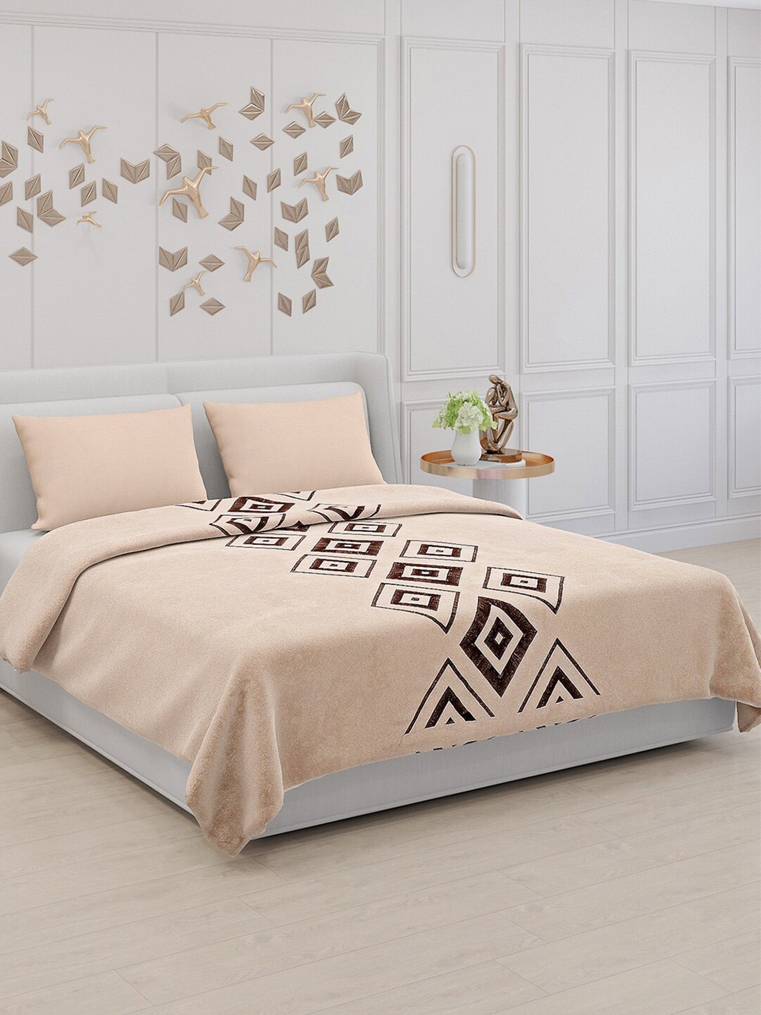 Monte Carlo Beige & Brown Geometric Polyester 120 TC King Bedsheet With 2 Pillow Covers
Monte Carlo Beige & Brown Geometric Polyester 120 TC King Bedsheet With 2 Pillow Covers