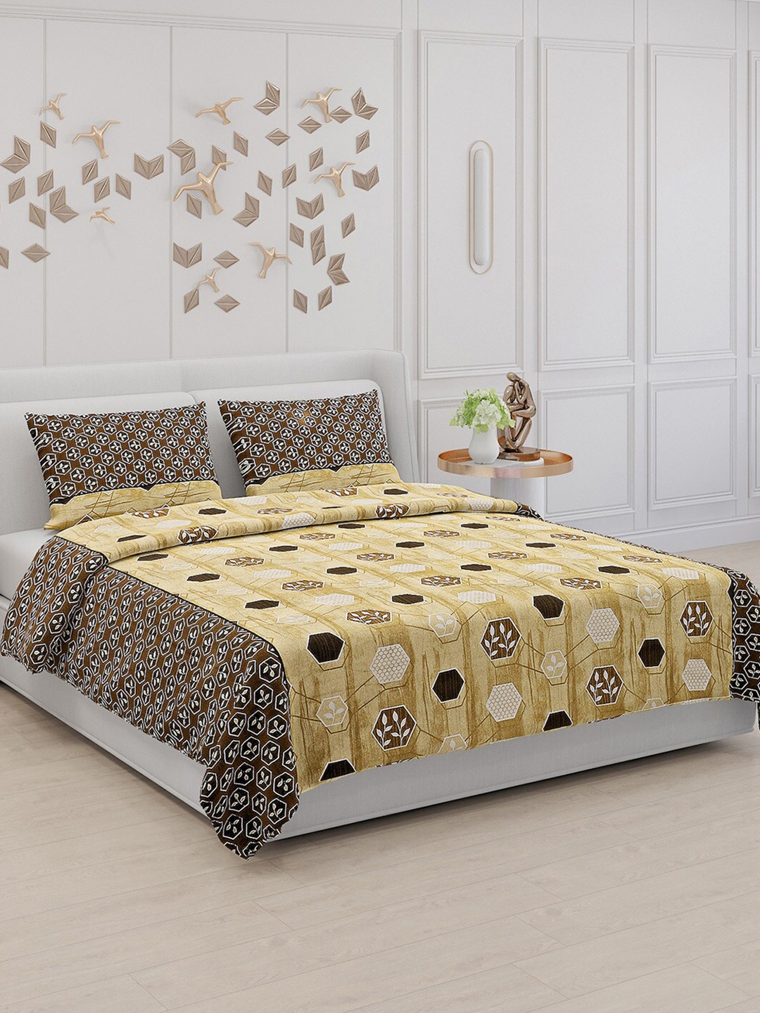 Monte Carlo Blueberry Yellow & Black Cotton 104 TC King Bedsheet with 2 Pillow Covers
Monte Carlo Blueberry Yellow & Black Cotton 104 TC King Bedsheet with 2 Pillow Covers