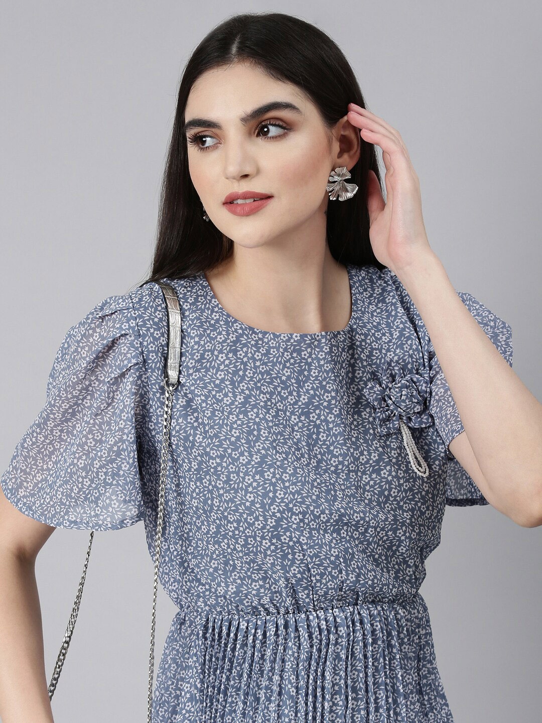 SHOWOFF Floral Printed Puff Sleeves Accordion Pleated Georgette Fit & Flare Dress, Blue
SHOWOFF Floral Printed Puff Sleeves Accordion Pleated Georgette Fit & Flare Dress, Blue