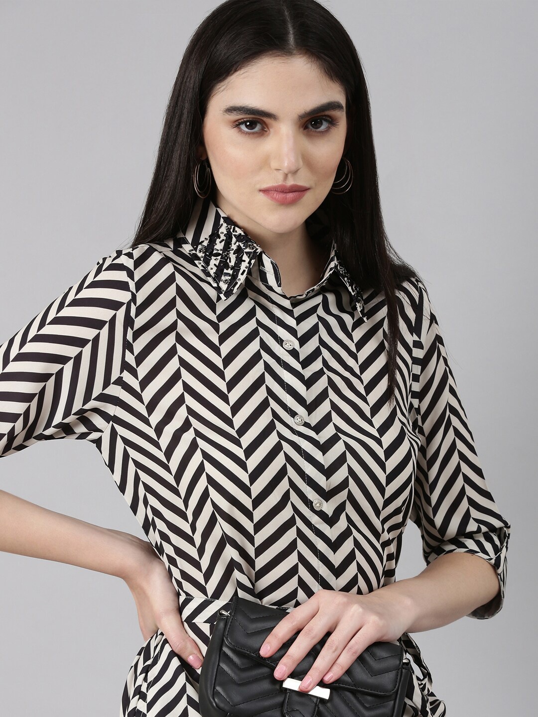 SHOWOFF Geometric Printed Shirt Collar Roll-Up Sleeves Belted Georgette Shirt Style Dress, Black
SHOWOFF Geometric Printed Shirt Collar Roll-Up Sleeves Belted Georgette Shirt Style Dress, Black