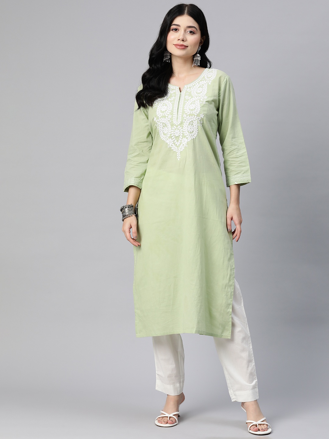 Readiprint Fashions Floral Embroidered Regular Thread Work Pure Cotton Kurta with Trousers, Green
Readiprint Fashions Floral Embroidered Regular Thread Work Pure Cotton Kurta with Trousers, Green