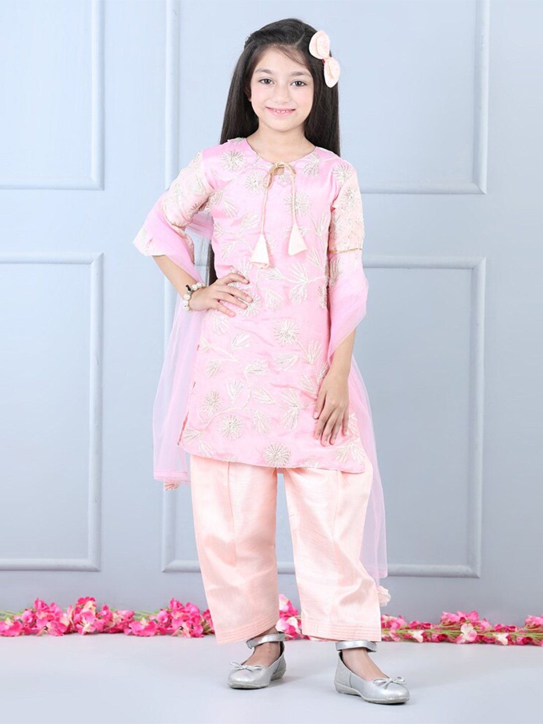 WhiteHenz CLOTHING Girls Floral Embroidered Pure Silk Straight Kurta With Salwar & Dupatta, Pink
WhiteHenz CLOTHING Girls Floral Embroidered Pure Silk Straight Kurta With Salwar & Dupatta, Pink