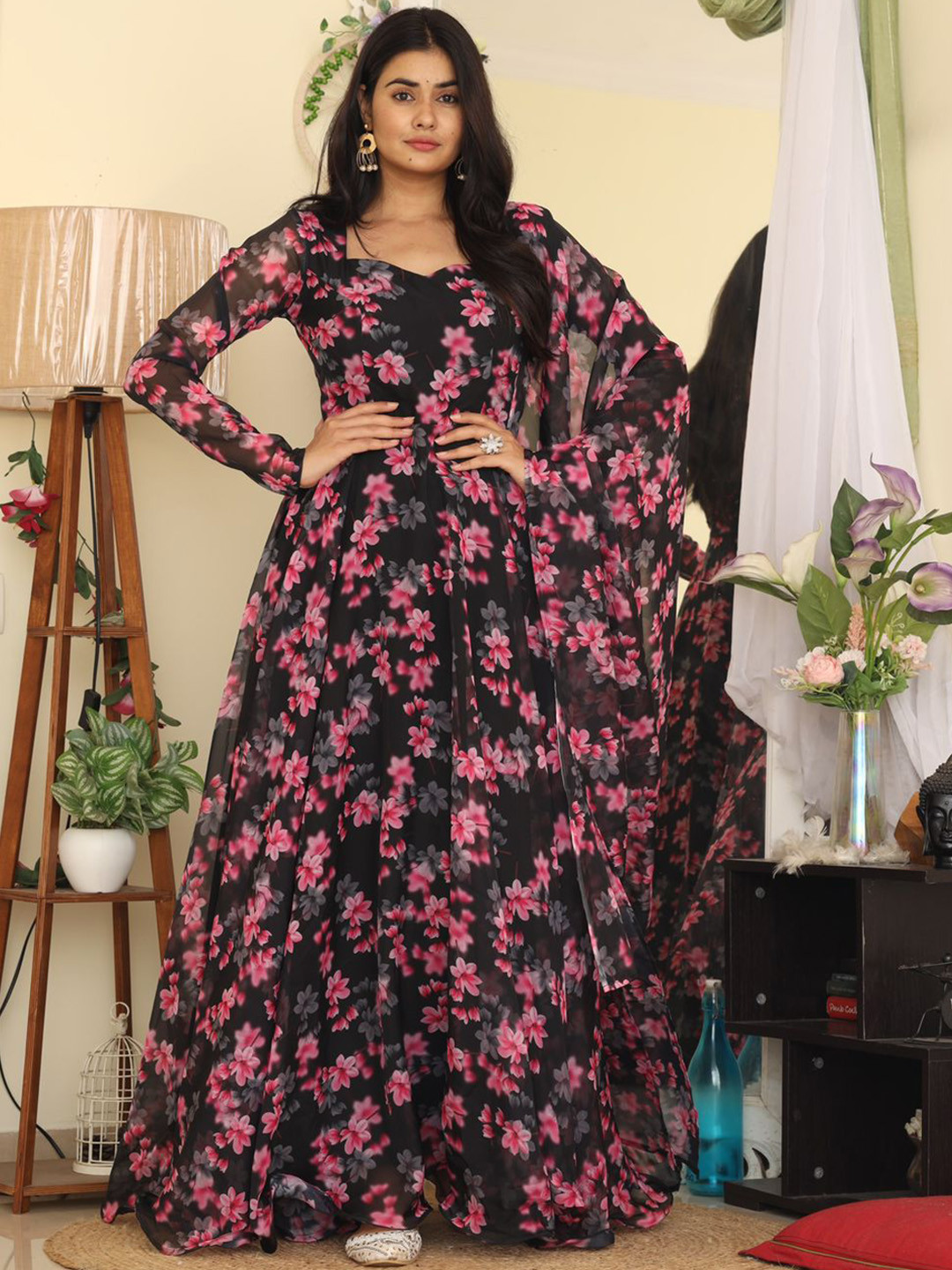 SHOPGARB Floral Printed V-Neck Regular Kurta & Trousers With Dupatta, Black
SHOPGARB Floral Printed V-Neck Regular Kurta & Trousers With Dupatta, Black