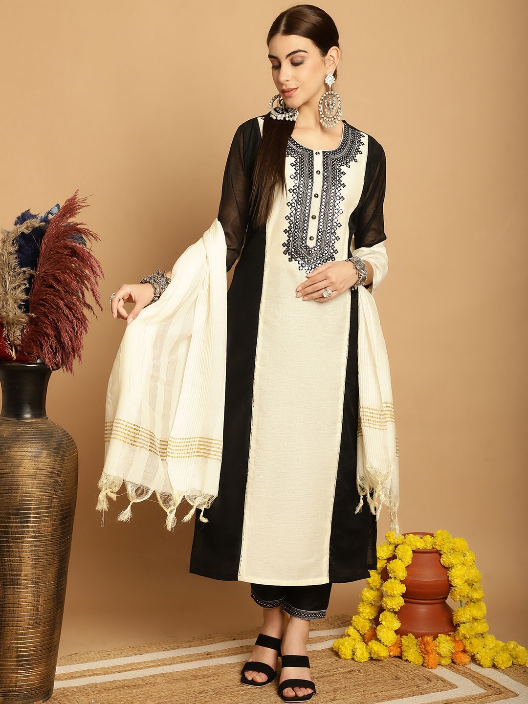 Tulsattva Ethnic Motifs Embroidered Regular Mirror Work Kurta With Trousers & Dupatta, Black
Tulsattva Ethnic Motifs Embroidered Regular Mirror Work Kurta With Trousers & Dupatta, Black