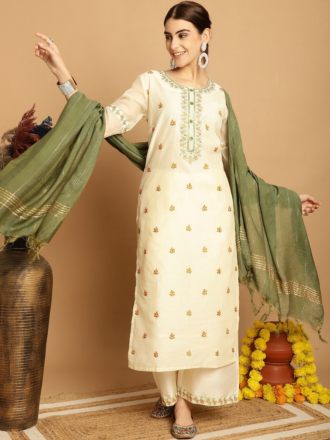 Tulsattva Floral Embroidered Regular Thread Work Kurta With Palazzos & Dupatta, Cream
Tulsattva Floral Embroidered Regular Thread Work Kurta With Palazzos & Dupatta, Cream