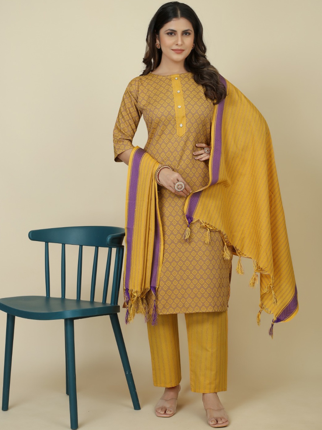 ZIRVI Women Yellow Floral Printed Regular Pure Cotton Kurti with Palazzos & With Dupatta
ZIRVI Women Yellow Floral Printed Regular Pure Cotton Kurti with Palazzos & With Dupatta