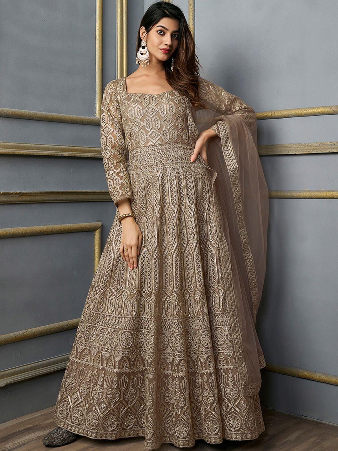 Inddus Pink Ethnic Motifs Embroidered Sweetheart Neck Zari Anarkali Kurta With Dupatta
Inddus Pink Ethnic Motifs Embroidered Sweetheart Neck Zari Anarkali Kurta With Dupatta