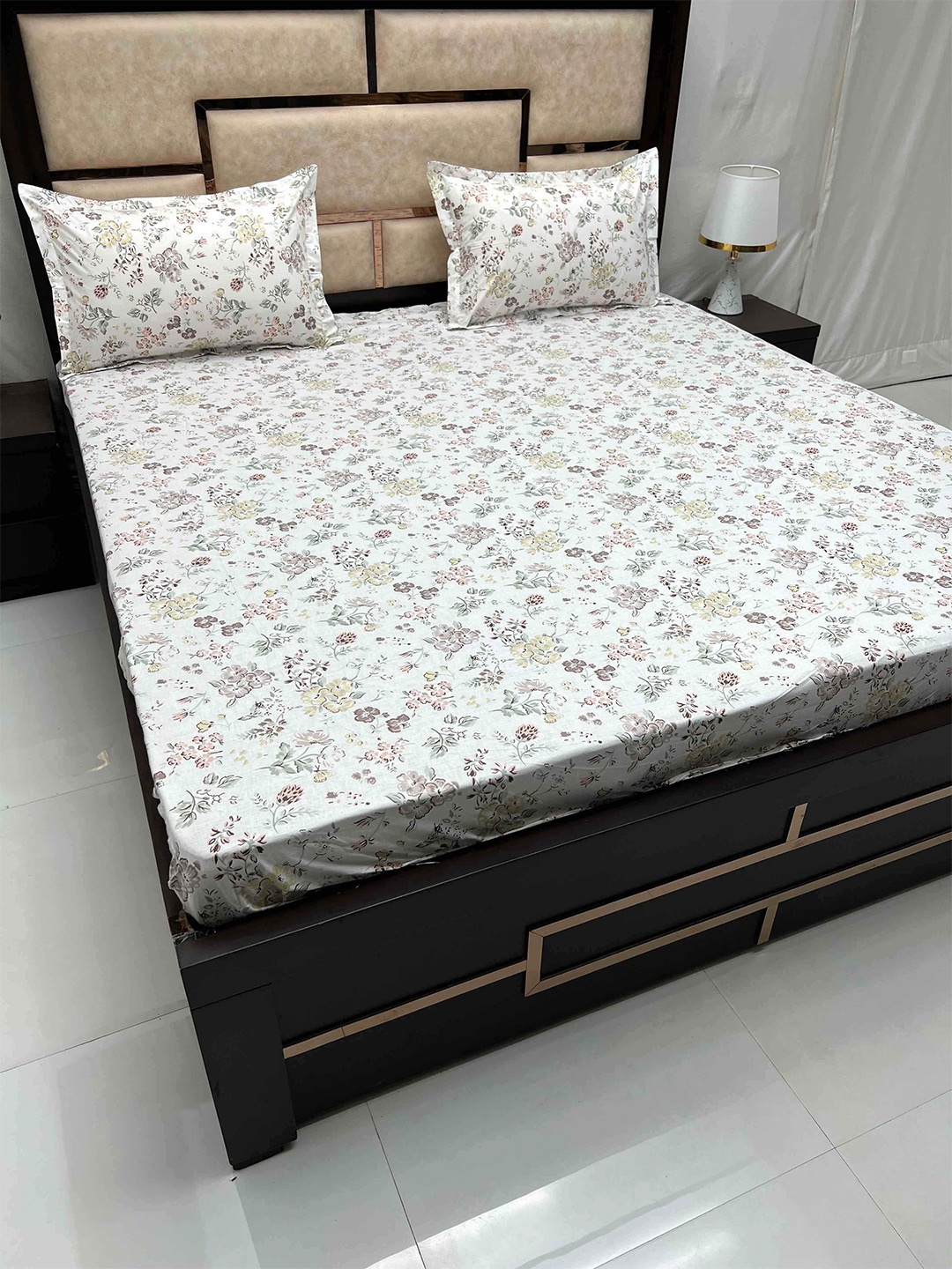 Pure Decor White Floral Pure Cotton 330 TC Fitted Super King Bedsheet with 2 Pillow Covers
Pure Decor White Floral Pure Cotton 330 TC Fitted Super King Bedsheet with 2 Pillow Covers