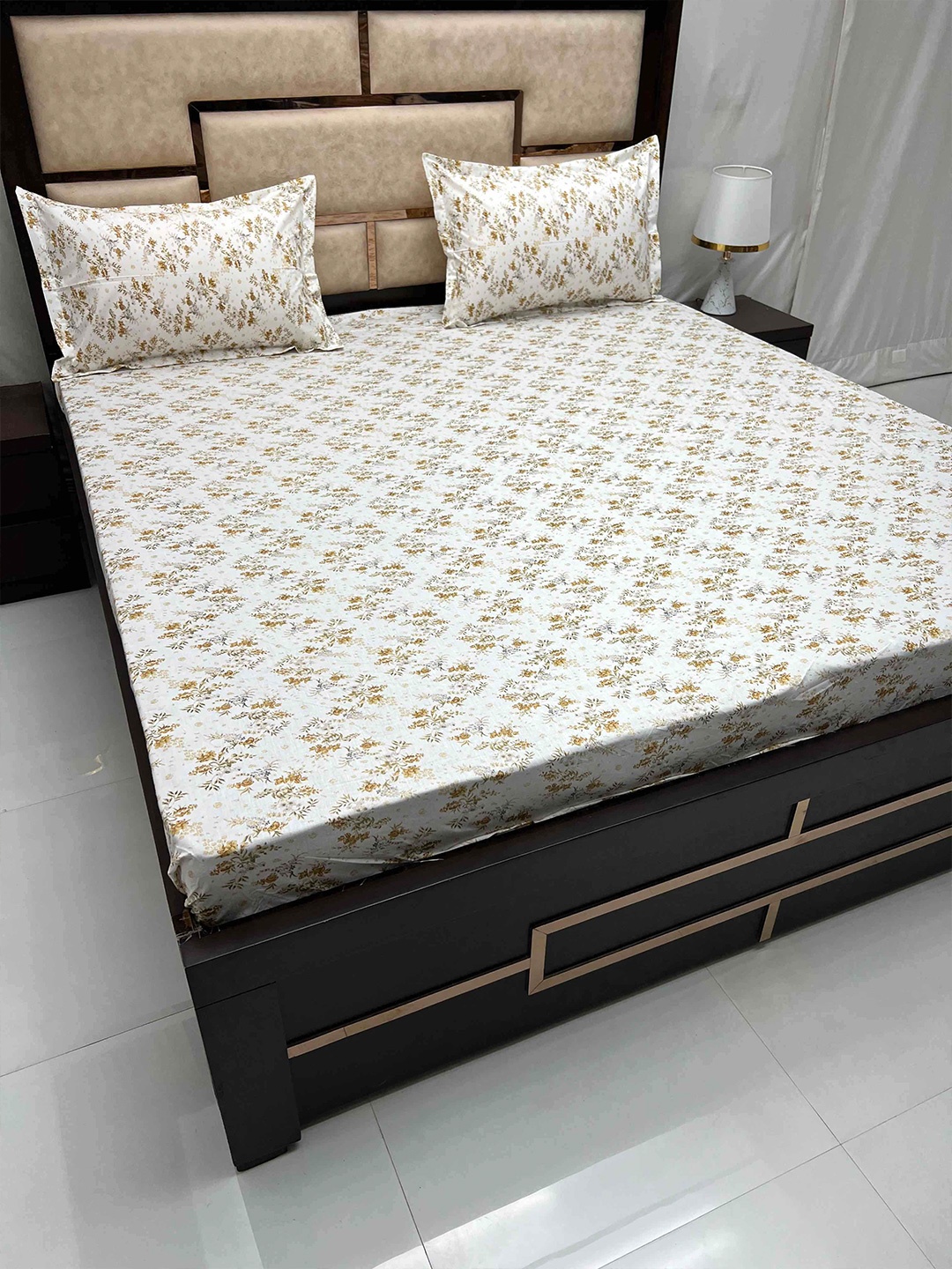 Pure Decor Cotton King Size Fitted Double Bed Bedsheet With 2 Pillow Covers 6 X 6.3 X 1 ft, Orange
Pure Decor Cotton King Size Fitted Double Bed Bedsheet With 2 Pillow Covers 6 X 6.3 X 1 ft, Orange