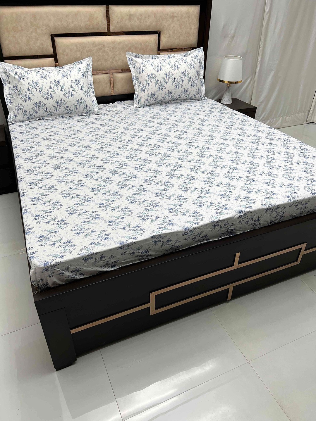 Pure Decor Gem Blue Floral Pure Cotton 330 TC Fitted King Bedsheet with 2 Pillow Covers
Pure Decor Gem Blue Floral Pure Cotton 330 TC Fitted King Bedsheet with 2 Pillow Covers