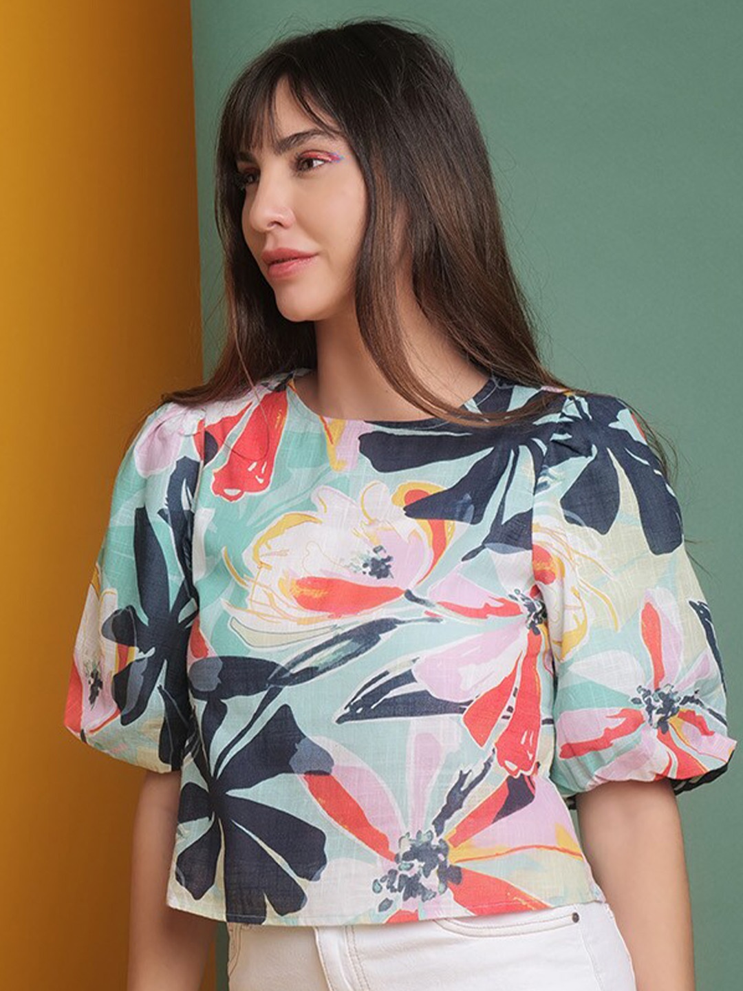 Freehand by The Indian Garage Co Blue Floral Printed Round Neck Puff Sleeve Cotton Regular Top
Freehand by The Indian Garage Co Blue Floral Printed Round Neck Puff Sleeve Cotton Regular Top