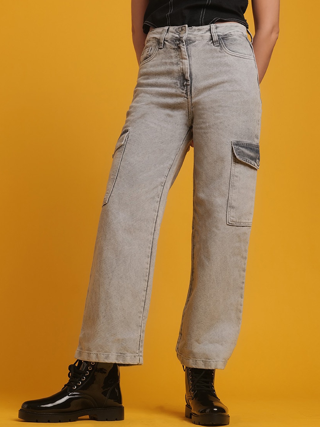 Freehand by The Indian Garage Co Women Grey Flared Clean Look Heavy Fade Cargo Jeans
Freehand by The Indian Garage Co Women Grey Flared Clean Look Heavy Fade Cargo Jeans
