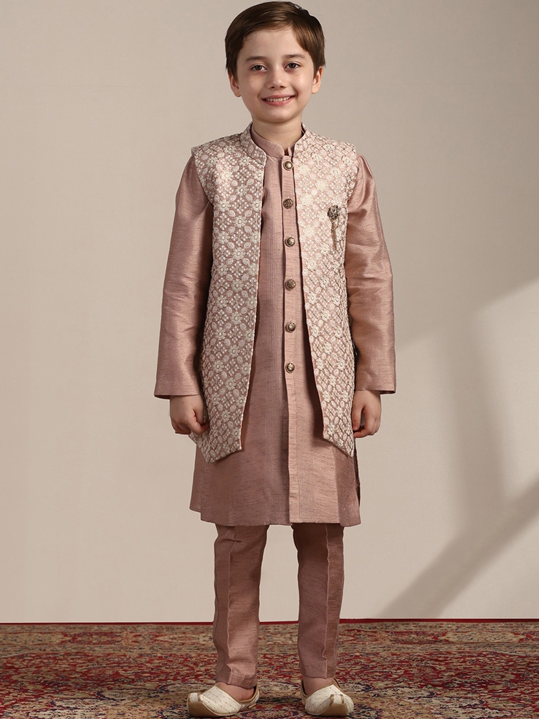 Manyavar Boys Mandarin Collar Regular Straight Kurta with Trousers & Nehru jacket, Pink
Manyavar Boys Mandarin Collar Regular Straight Kurta with Trousers & Nehru jacket, Pink
