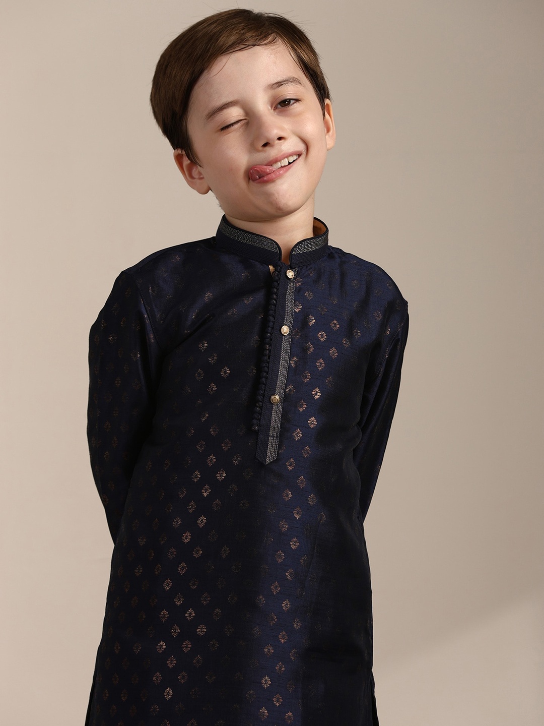 Manyavar Boys Ethnic Motif Woven Design Regular Kurta with Pyjamas, Blue
Manyavar Boys Ethnic Motif Woven Design Regular Kurta with Pyjamas, Blue