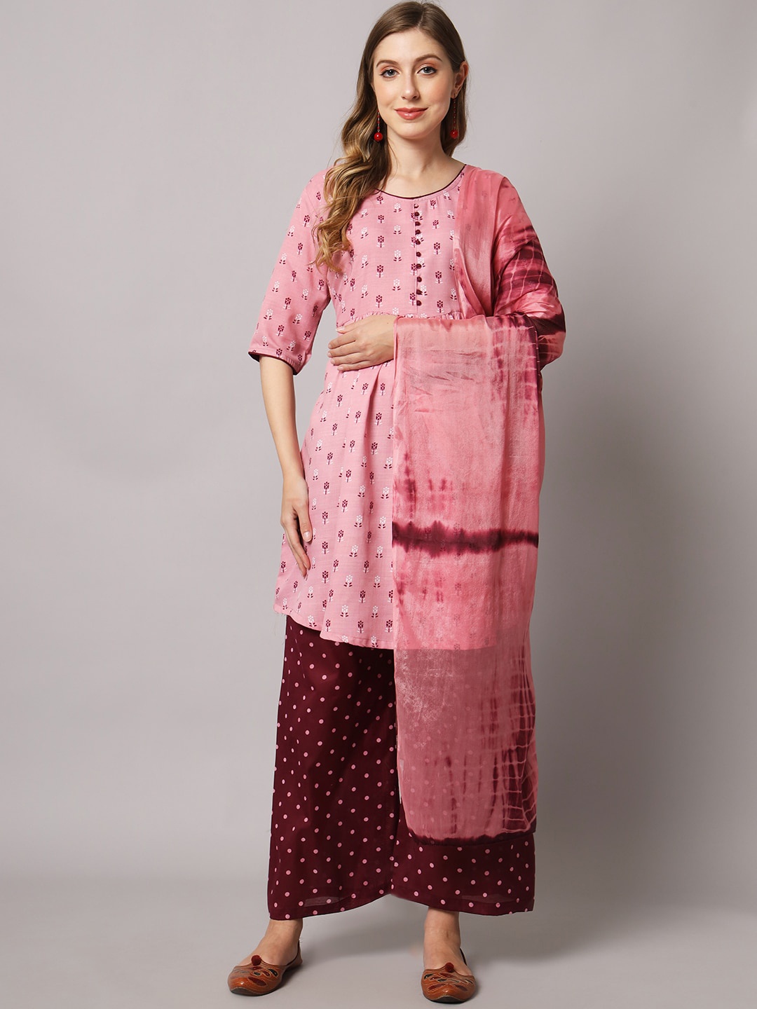 Sun Fashion And Lifestyle Floral Printed Regular Kurta & Palazzos With Dupatta, Maroon
Sun Fashion And Lifestyle Floral Printed Regular Kurta & Palazzos With Dupatta, Maroon
