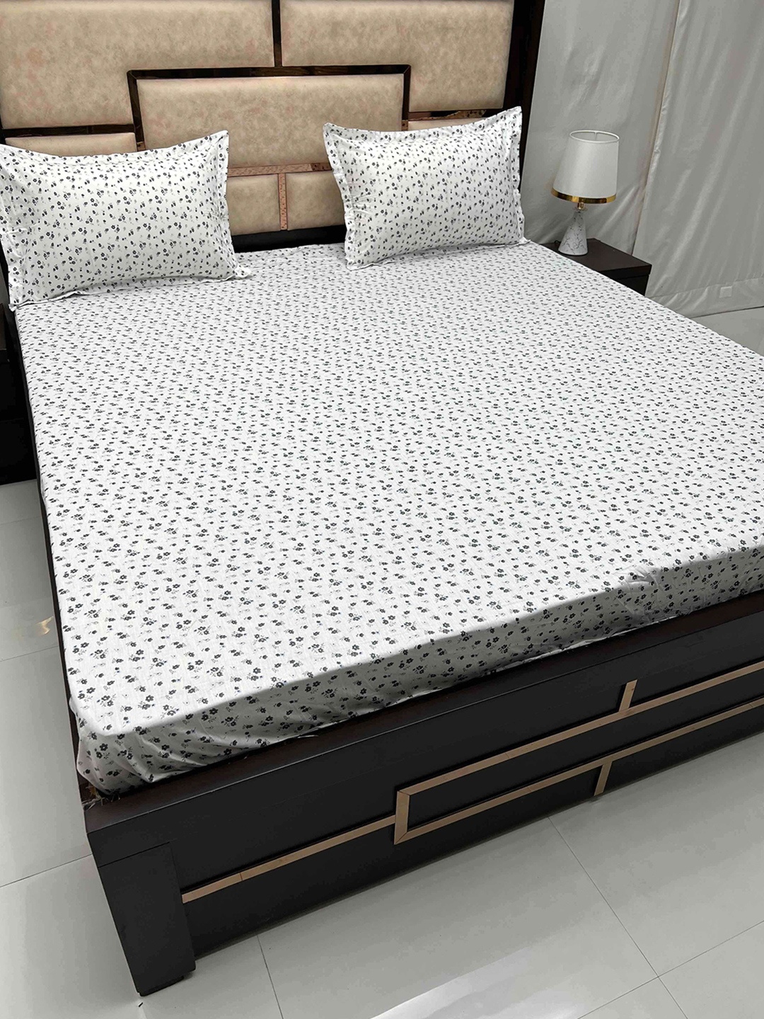 Pure Decor Cotton King Size Fitted Double Bed Bedsheet With 2 Pillow Covers 6 X 6.3 X 1 ft, White
Pure Decor Cotton King Size Fitted Double Bed Bedsheet With 2 Pillow Covers 6 X 6.3 X 1 ft, White