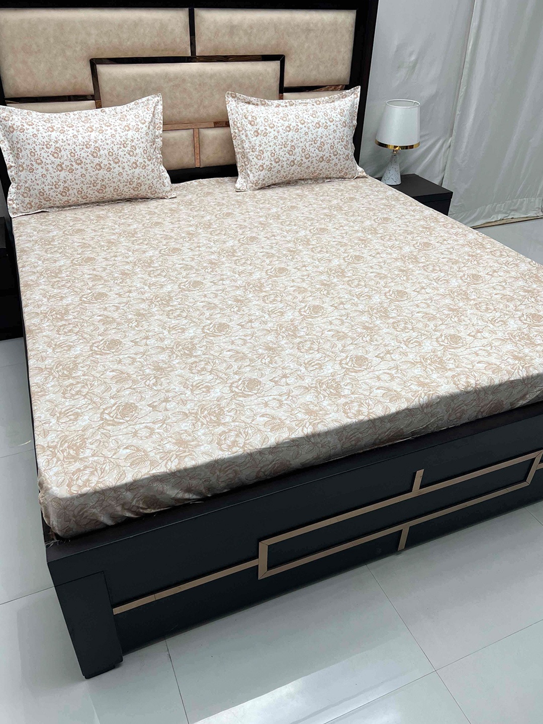 Pure Decor Brown & White Pure Cotton 260 TC Fitted Super King Bedsheet & 2 Pillow Covers
Pure Decor Brown & White Pure Cotton 260 TC Fitted Super King Bedsheet & 2 Pillow Covers