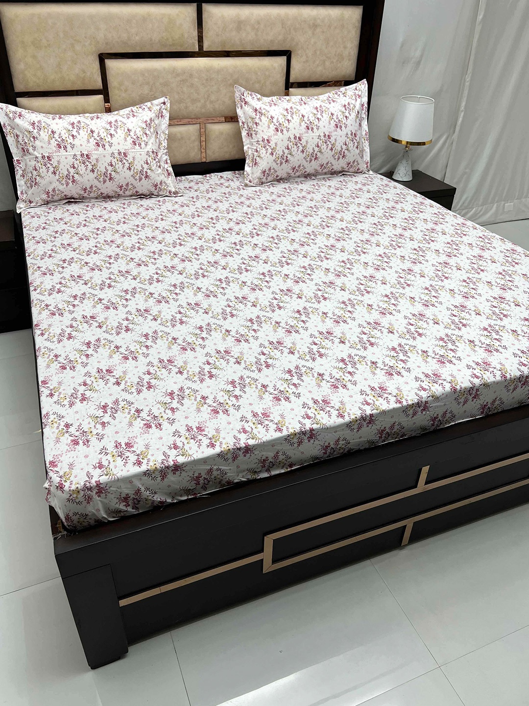 Pure Decor White & Maroon Pure Cotton 260 TC Fitted Super King Bedsheet & 2 Pillow Covers
Pure Decor White & Maroon Pure Cotton 260 TC Fitted Super King Bedsheet & 2 Pillow Covers