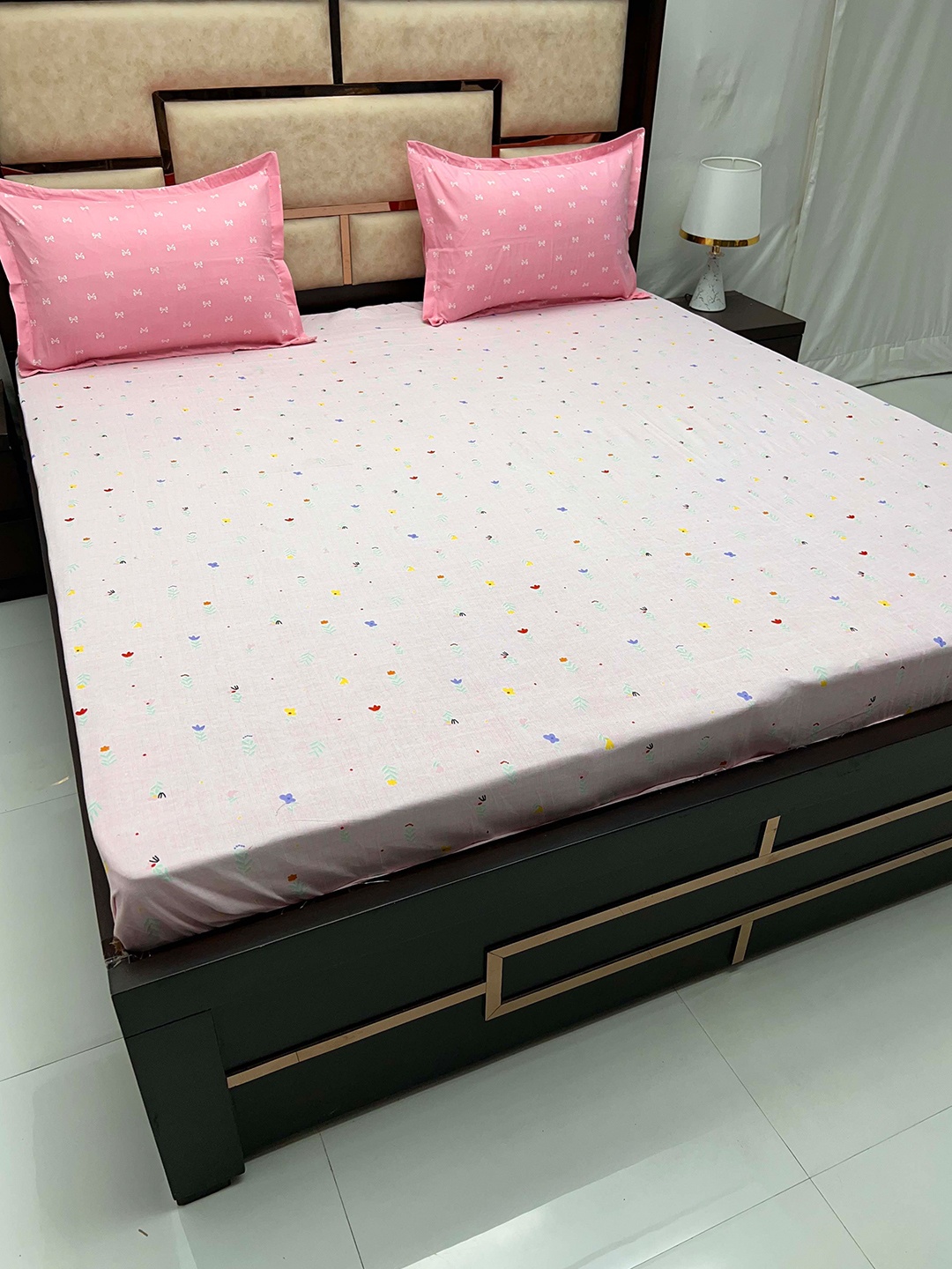 Pure Decor Manor Pink & Yellow Floral 164 TC Fitted King Bedsheet With 2 Pillow Covers
Pure Decor Manor Pink & Yellow Floral 164 TC Fitted King Bedsheet With 2 Pillow Covers