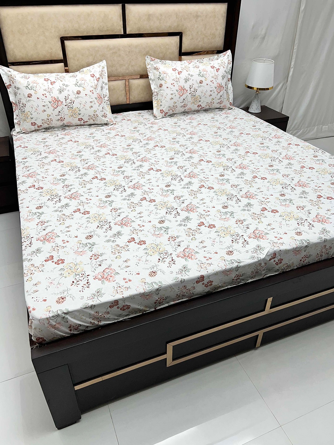 Pure Decor Gem White Floral Pure Cotton 260 TC King Fitted Bedsheet with 2 Pillow Covers
Pure Decor Gem White Floral Pure Cotton 260 TC King Fitted Bedsheet with 2 Pillow Covers
