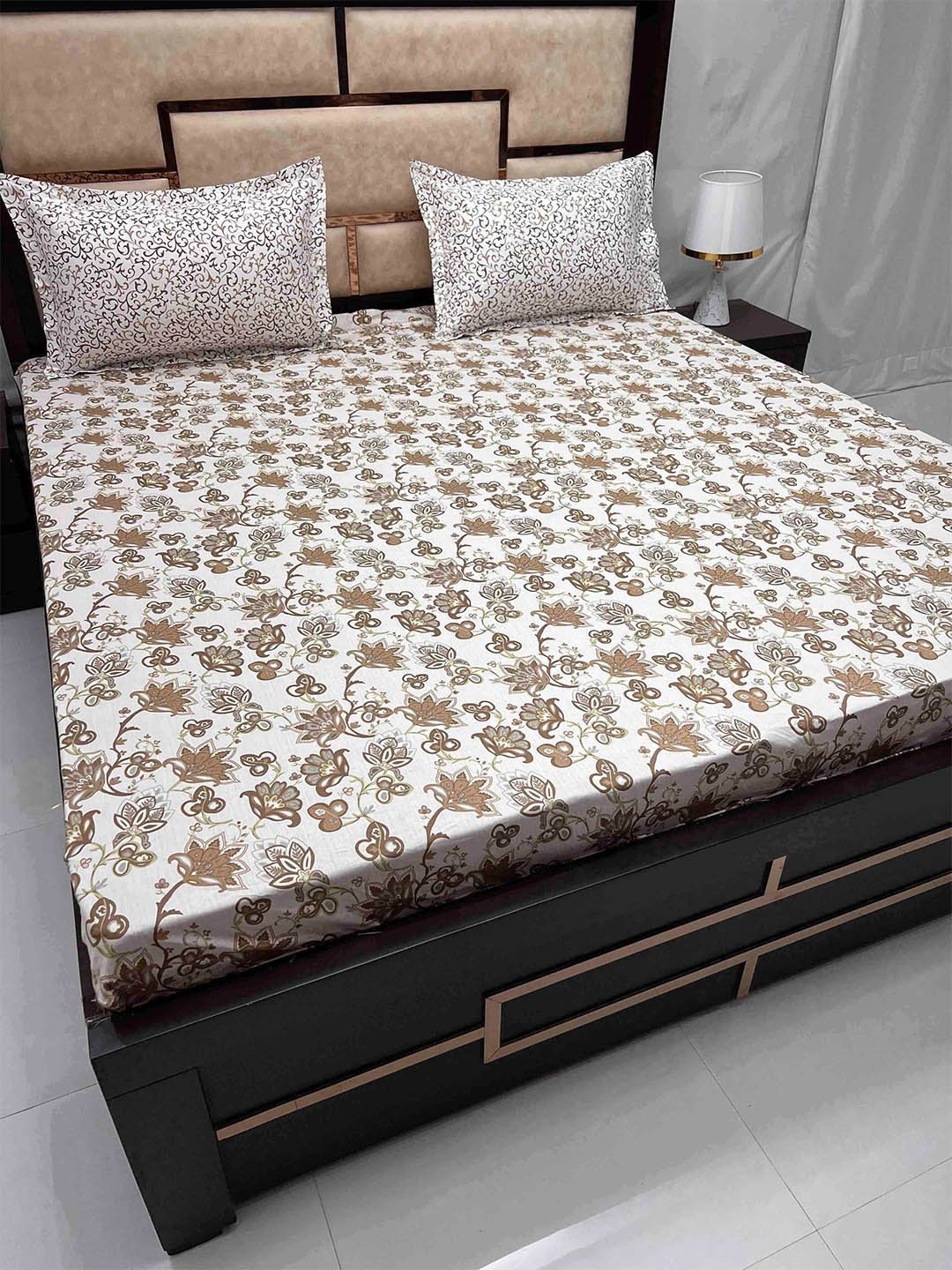Pure Decor Sapphire Brown Floral Cotton Fitted 260TC Super King Bedsheet & 2 Pillow Covers
Pure Decor Sapphire Brown Floral Cotton Fitted 260TC Super King Bedsheet & 2 Pillow Covers