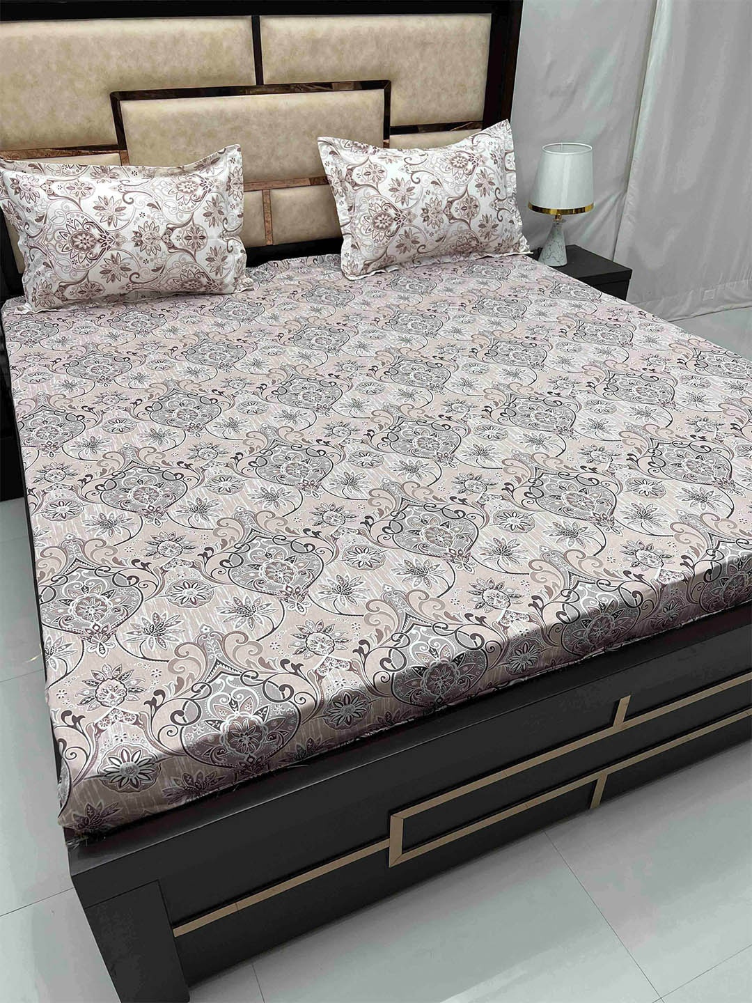 Pure Decor Grey & Brown Pure Cotton 260 TC Fitted Super King Bedsheet with 2 Pillow Covers
Pure Decor Grey & Brown Pure Cotton 260 TC Fitted Super King Bedsheet with 2 Pillow Covers