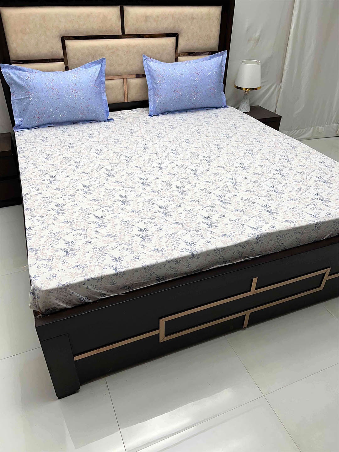 Pure Decor White & Blue Pure Cotton 260 TC Fitted Super King Bedsheet with 2 Pillow Covers
Pure Decor White & Blue Pure Cotton 260 TC Fitted Super King Bedsheet with 2 Pillow Covers