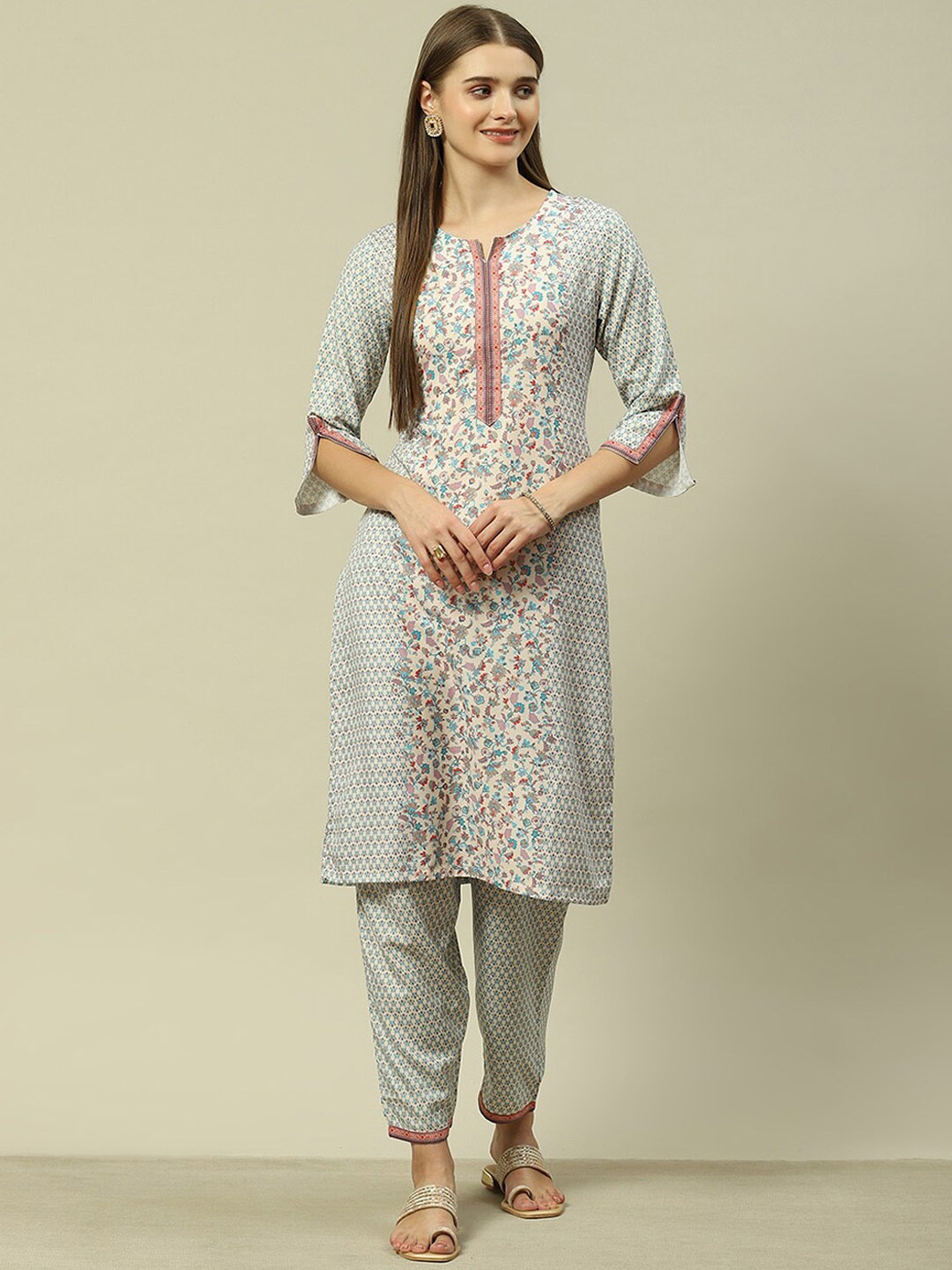 Rangriti Ethnic Motifs Printed Notched Neck Regular Kurta with Trousers, White
Rangriti Ethnic Motifs Printed Notched Neck Regular Kurta with Trousers, White