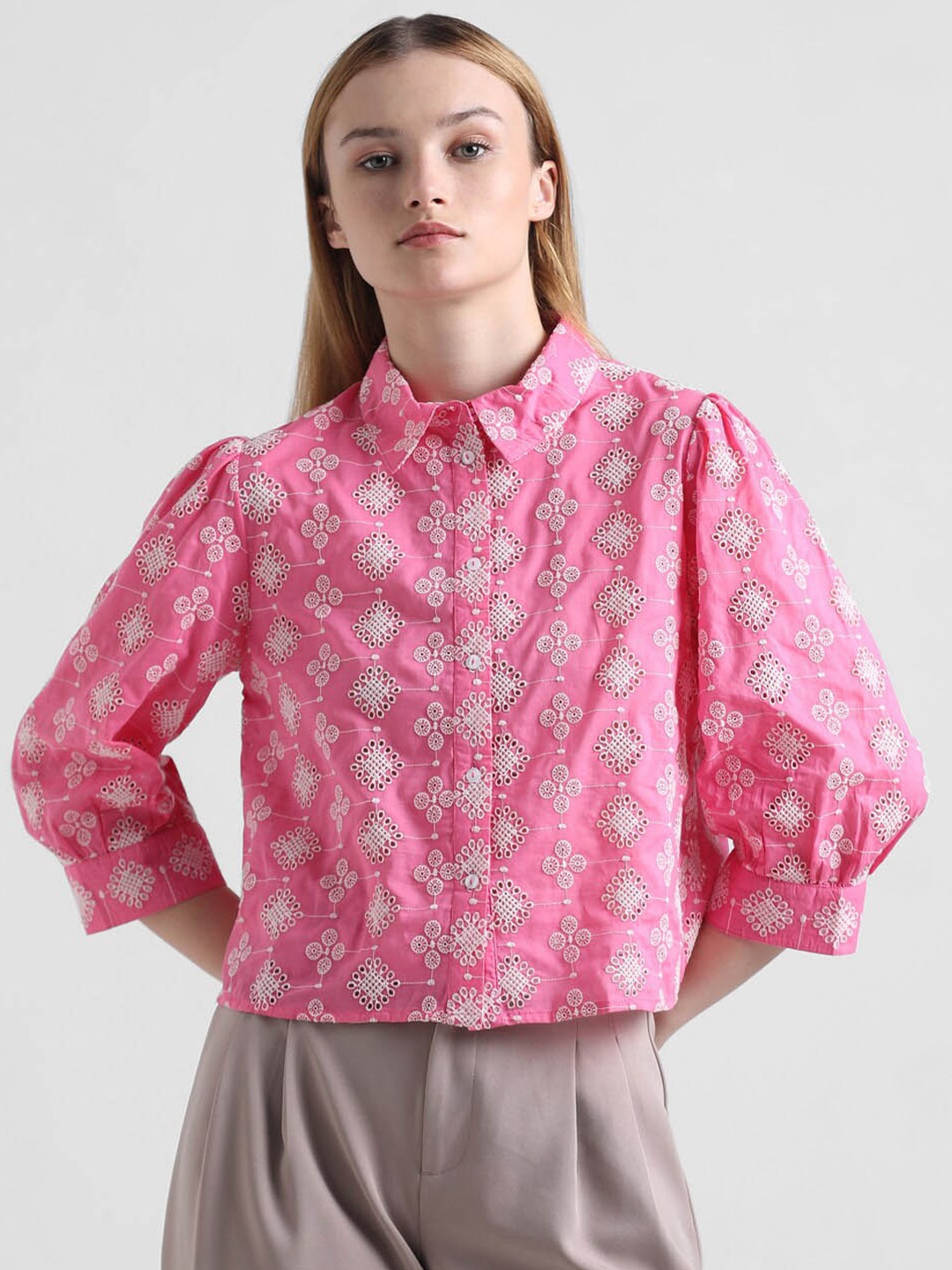 ONLY Uex Onltilde Boxy Ethnic Motifs Self Design Cut-Out Detail Pure Cotton Casual Shirt, Pink
ONLY Uex Onltilde Boxy Ethnic Motifs Self Design Cut-Out Detail Pure Cotton Casual Shirt, Pink