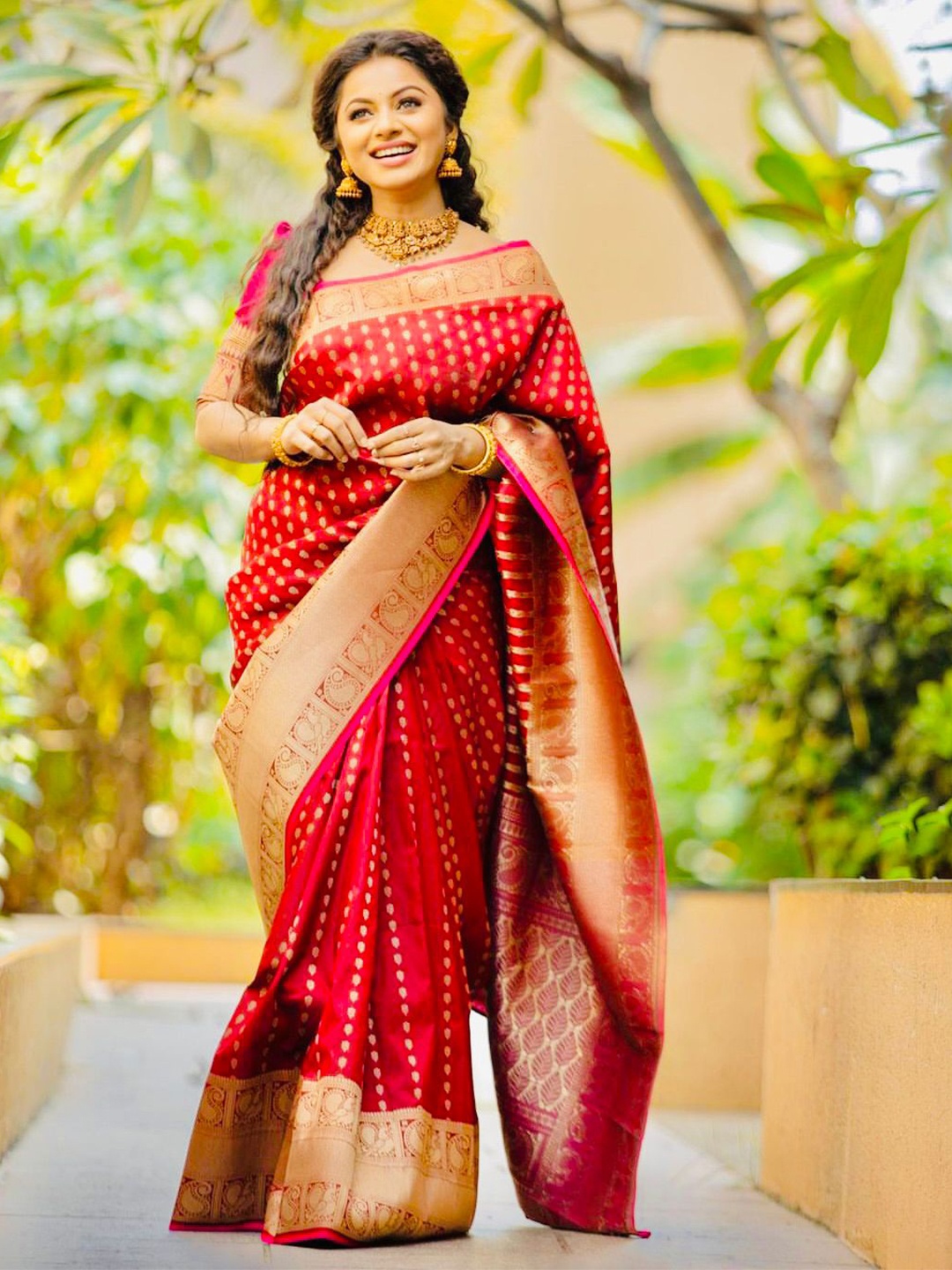 MORLY Ethnic Motif Woven Design Zari Kanjeevaram Saree, Red