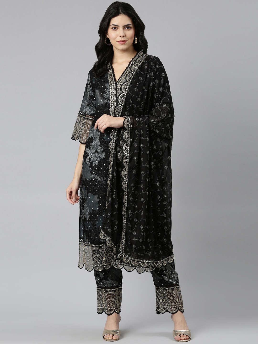 Neerus Ethnic Motifs Printed Regular Aari Work Kurta with Trousers & With Dupatta, Black
Neerus Ethnic Motifs Printed Regular Aari Work Kurta with Trousers & With Dupatta, Black