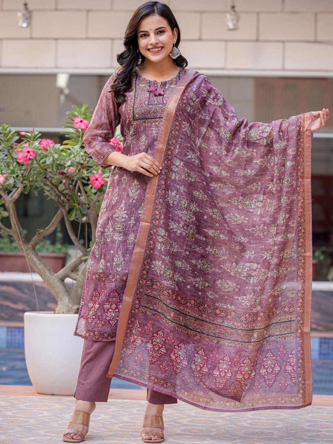KAAJH Floral Printed Regular Sequinned Chanderi Silk Kurta & Trousers With Dupatta, Purple
KAAJH Floral Printed Regular Sequinned Chanderi Silk Kurta & Trousers With Dupatta, Purple