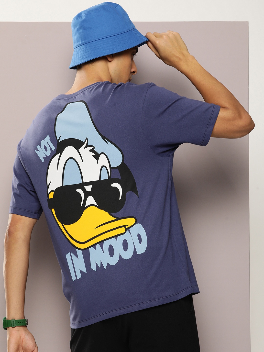 Kook N Keech Men Donald Duck Printed Drop-Shoulder Sleeves Oversized Pure Cotton T-shirt, Navy blue
Kook N Keech Men Donald Duck Printed Drop-Shoulder Sleeves Oversized Pure Cotton T-shirt, Navy blue