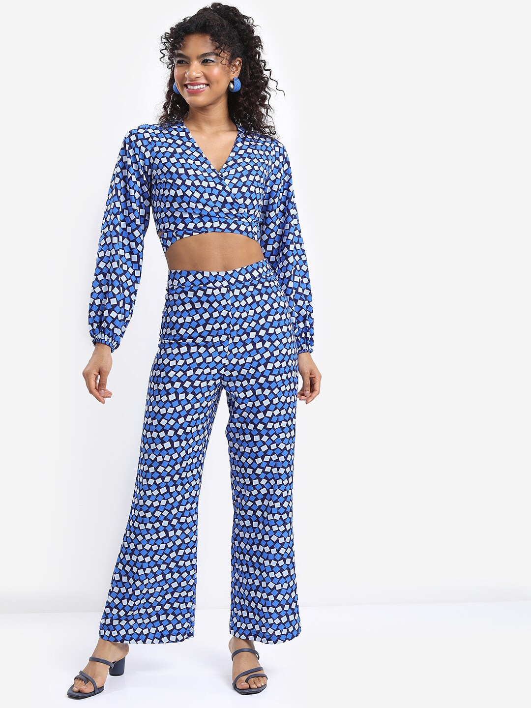 Tokyo Talkies Geometric Printed Back Tie Up Top With Trousers, Navy blue
Tokyo Talkies Geometric Printed Back Tie Up Top With Trousers, Navy blue