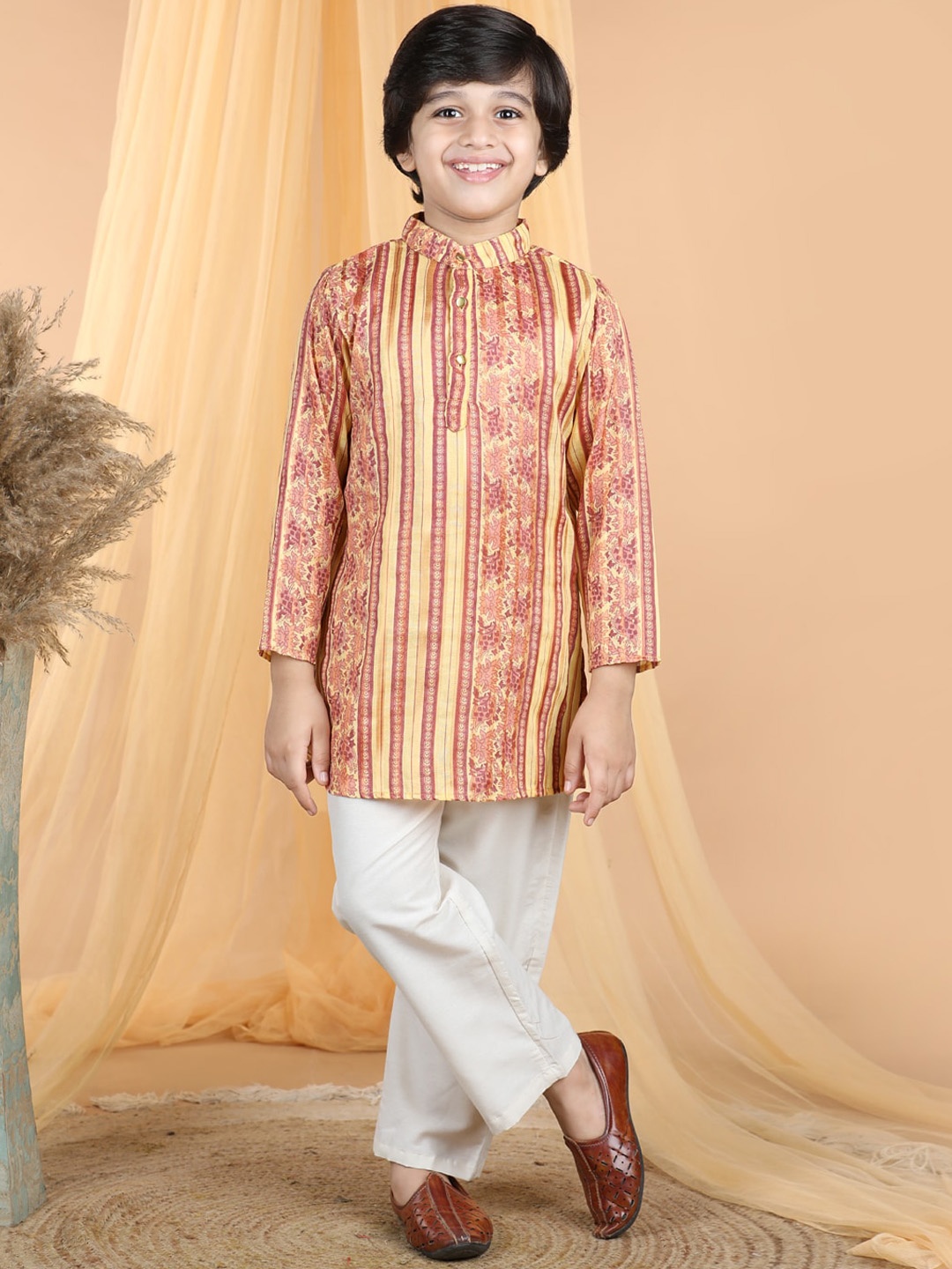 Cutiekins Boys Ethnic Motifs Printed Mandarin Collar Regular Kurta With Pyjamas, Brown
Cutiekins Boys Ethnic Motifs Printed Mandarin Collar Regular Kurta With Pyjamas, Brown
