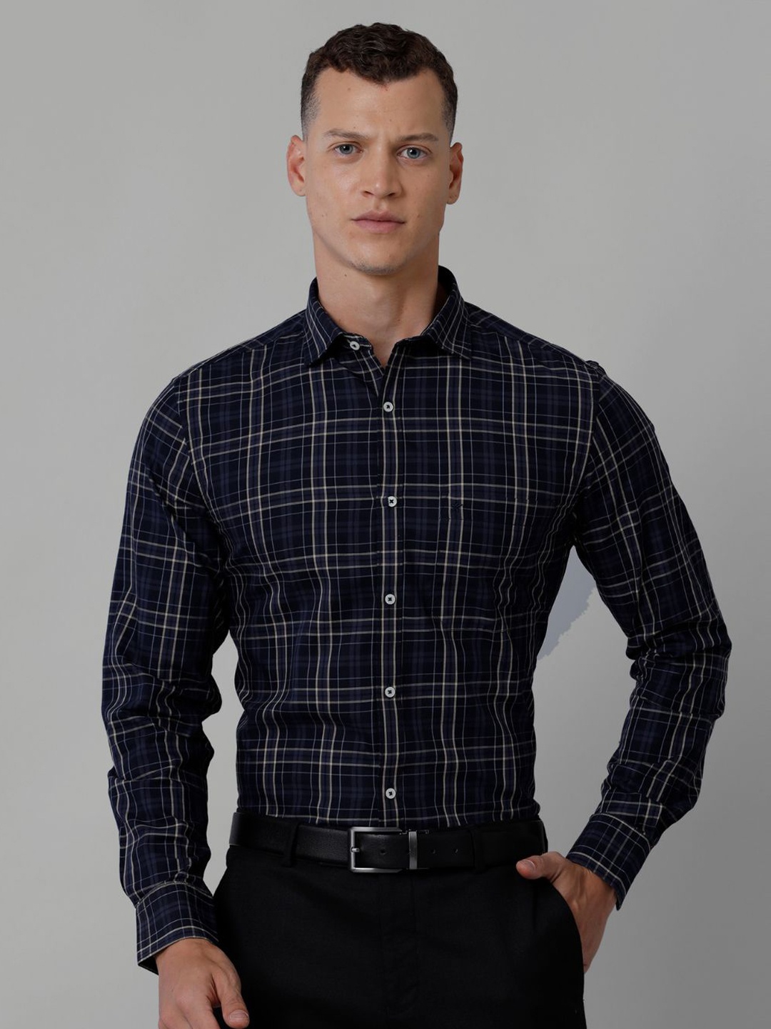 CROYDON UK India Slim Slim Fit Tartan Checks Checked Cotton Formal Shirt, Navy blue
CROYDON UK India Slim Slim Fit Tartan Checks Checked Cotton Formal Shirt, Navy blue