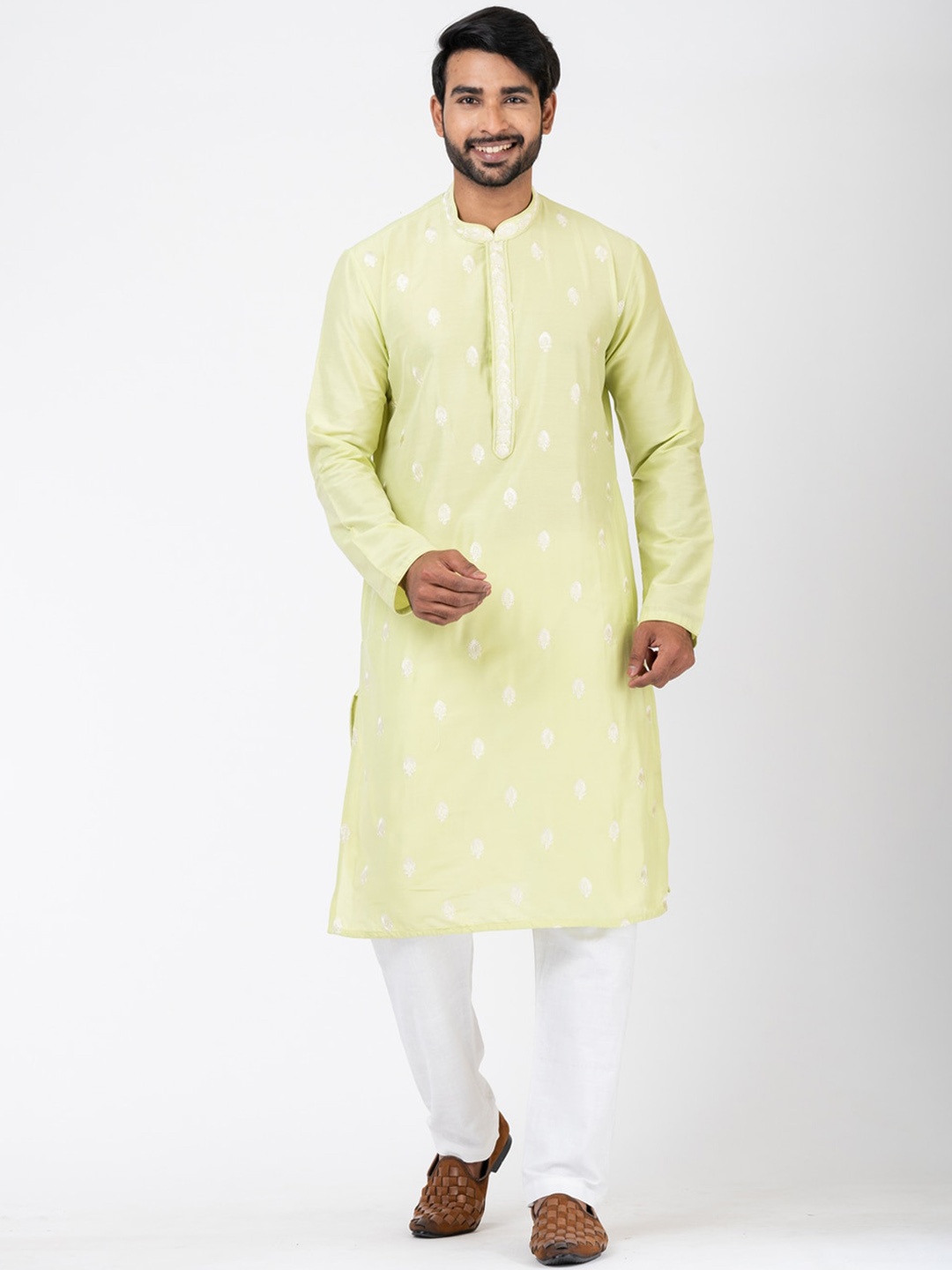 HU - Handcrafted Uniquely Ethnic Motifs Embroidered Regular Thread Work Kurta with Pyjama, Green
HU - Handcrafted Uniquely Ethnic Motifs Embroidered Regular Thread Work Kurta with Pyjama, Green