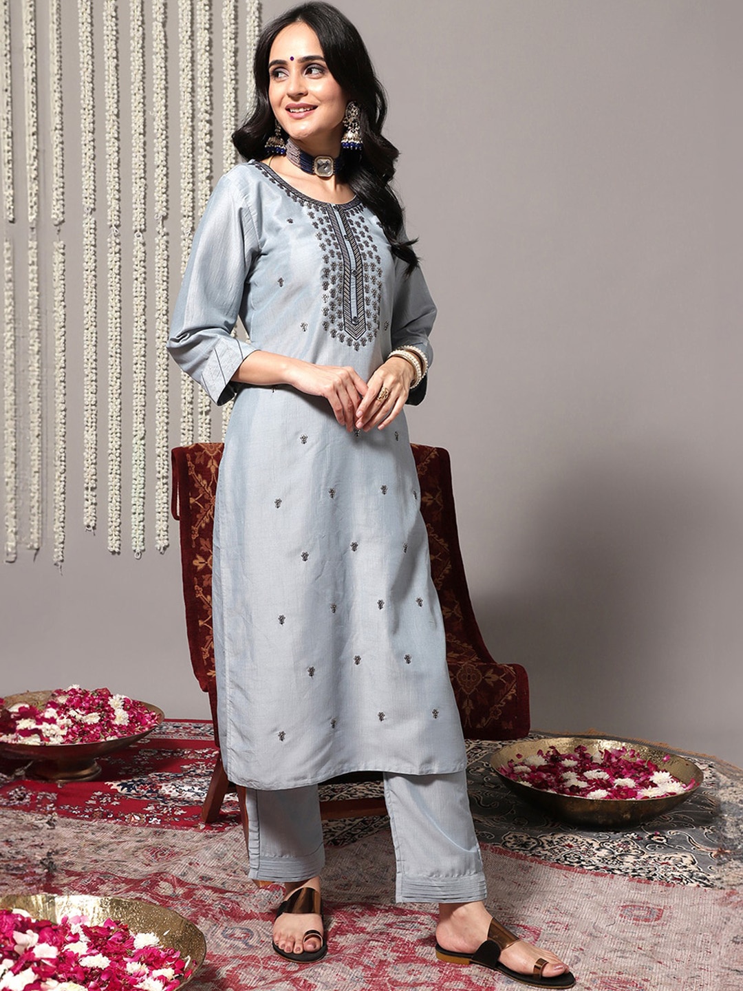 Varanga Ethnic Motifs Embroidered Thread work Straight Kurta & Trousers With Dupatta, Blue
Varanga Ethnic Motifs Embroidered Thread work Straight Kurta & Trousers With Dupatta, Blue
